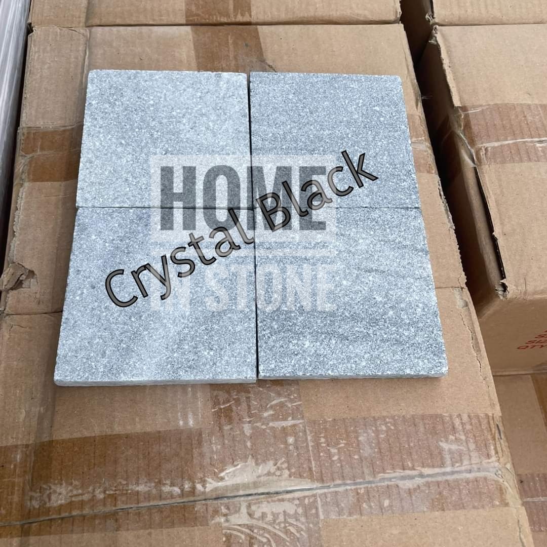 หินปูสระว่ายน้ำ Clystal black