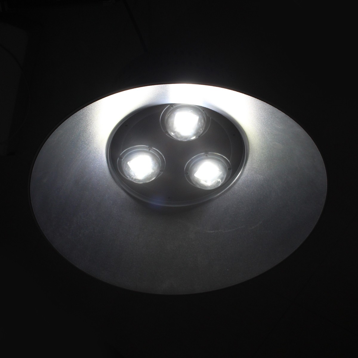 โคมไฮเบย์ รุ่น GKD-043 (มีพัดลมระบายความร้อนในตัว) LED 150w แสงขาว