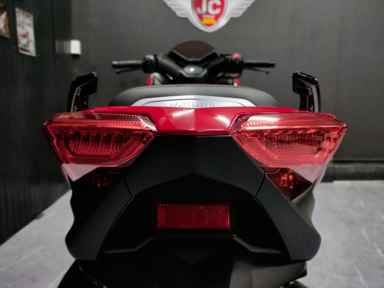 ยังไม่บรรลุนิติภาวะก็โดนซะแล้ว 🤣 YAMAHA XMAX300 ปลายปี 2022 แท้...ยังไม่ครบปี‼️ ทรงดี ราคาโดรน พร้อมโปรแรงส์ๆ ออกรถเริ่มต้น 7, 000