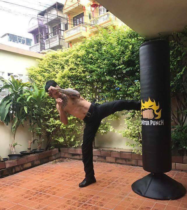 กระสอบทรายตั้งพื้นรุ่นกลางสีดำ