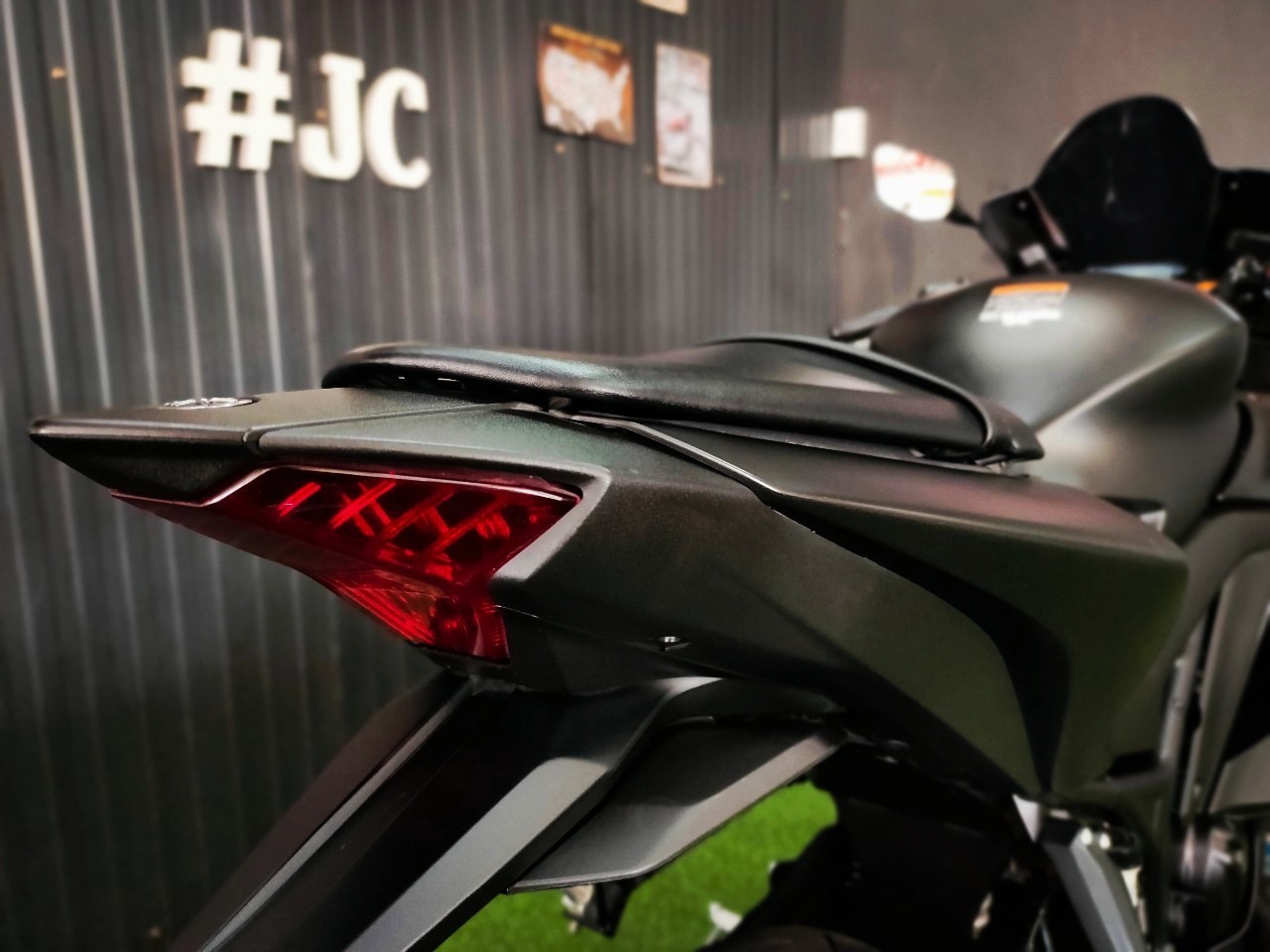 ดำดุดันไม่เกรงใจใคร ❗ YAMAHA New R3 โมเดล 2019 รถมือแรก "นางฟ้าไมล์น้อย" โคตรน่าใช้ 🥰