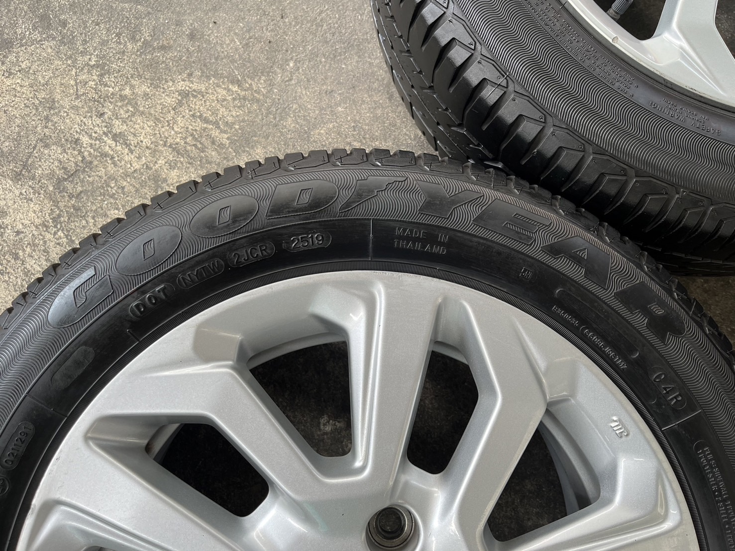 ✨ล้อแม็ก✨Honda Jazz รองท็อป ขอบ 15 แถมยาง 175-65-15 Goodyear ปี 19