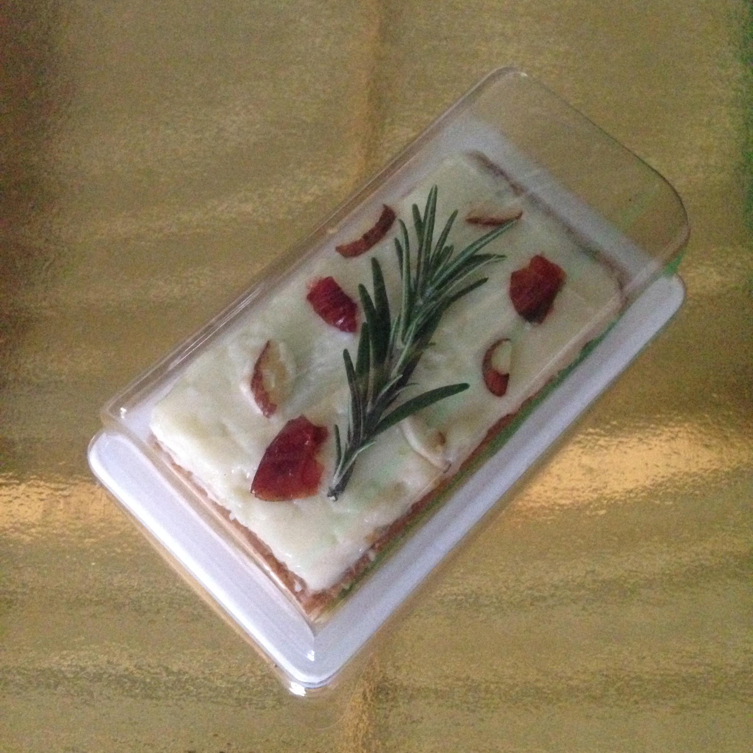 🥕แครอทเค้กครีมชีส🥕🧀 (Carrot Cake Creamcheese) (ชิ้นเล็ก) Size : 4.5 x 8.5 cm.