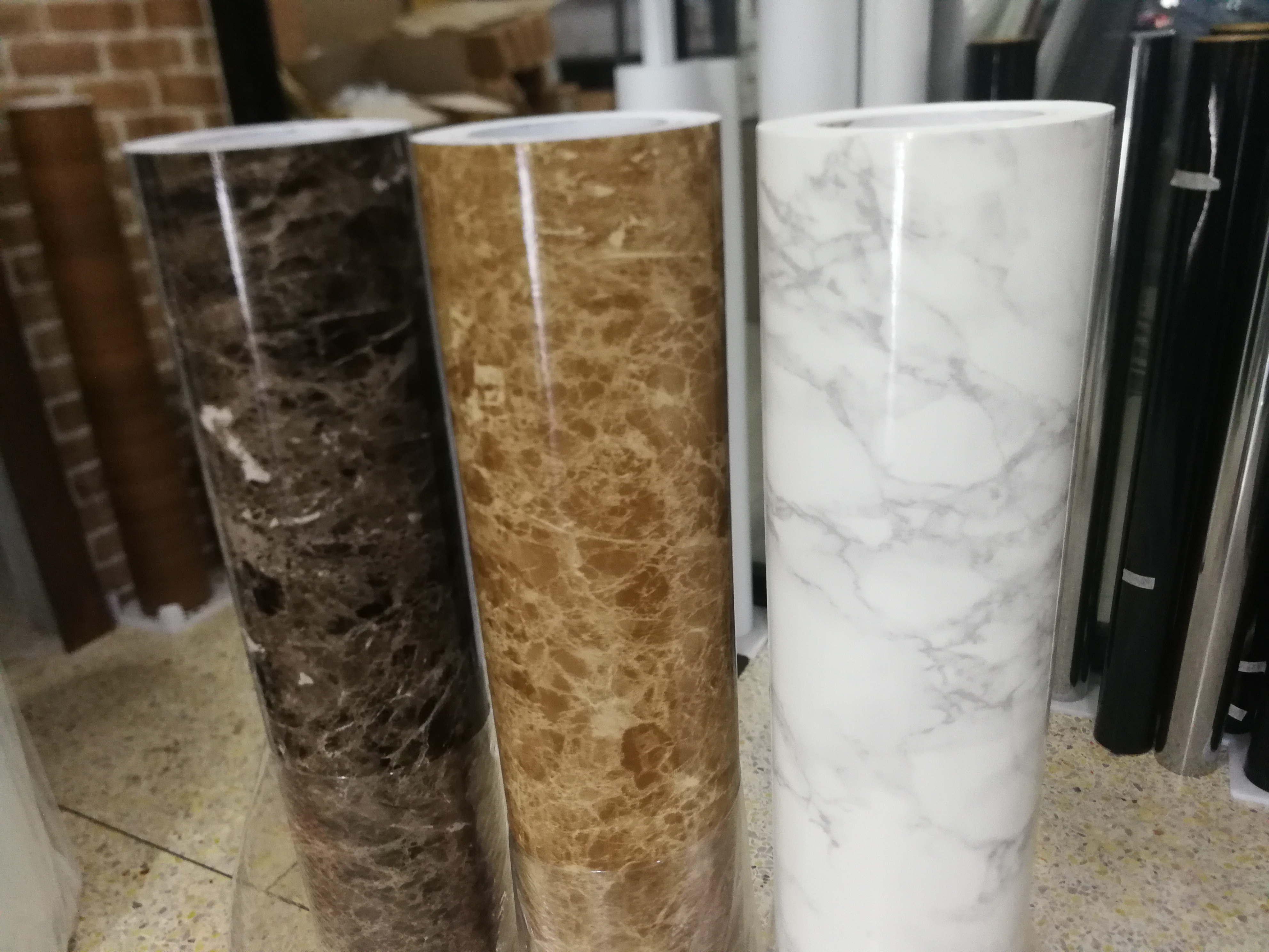 MA-03 วอลล์เปเปอร์ไวนิลแบบมีกาวในตัว ลายหินอ่อนสีน้ำตาลเข้มมันเงา เหมือนจริง หน้ากว้าง 100 cm