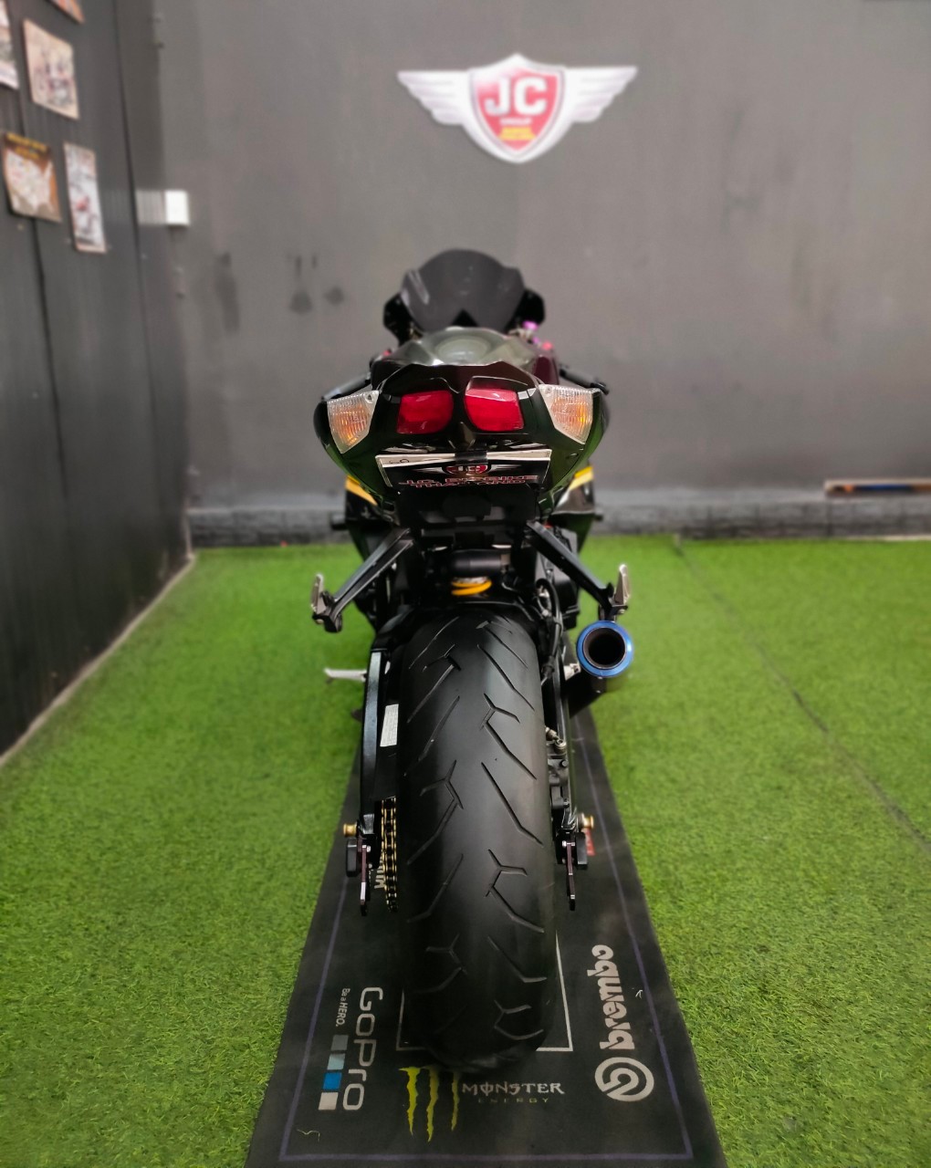 🐬 ได้เวลาโลมาโชว์ตัว #GSX-R1000 สเปค 🇺🇸 จดทะเบียน ธ.ค. ปี 2014 แต่งเต็มพร้อมบิน...ขี่อย่างมันส์‼️