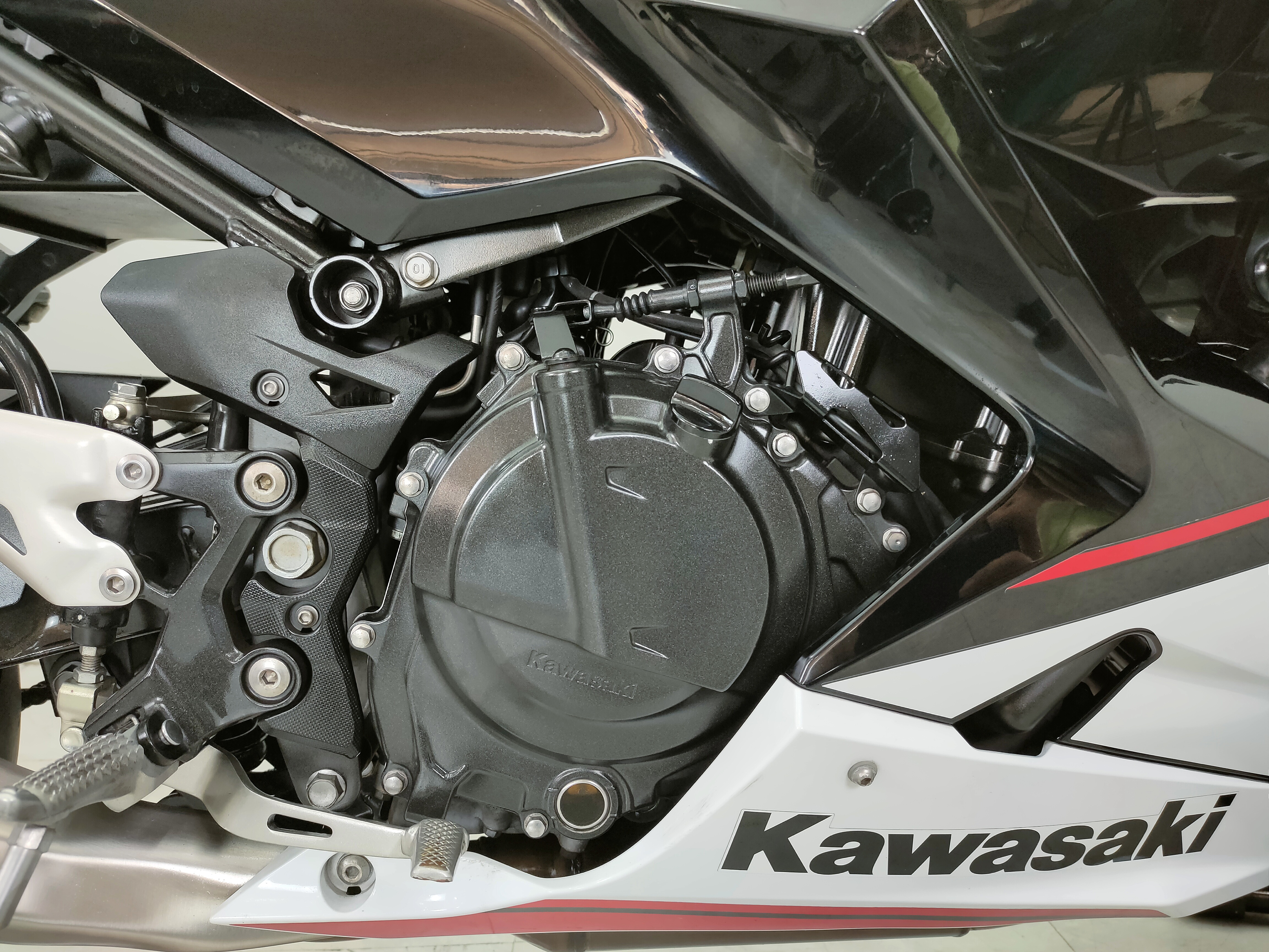 สายเขียววัยรุ่นชอบ KAWASAKI NINJA 400 KRT ปลายปี 2021 สวยใส‼️