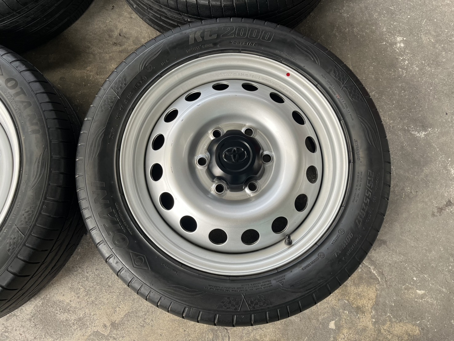 ✨ล้อกระทะ 6รู139✨Toyota ขอบ 17 สีบอร์น แถมยาง 215-55-17 ปี 21