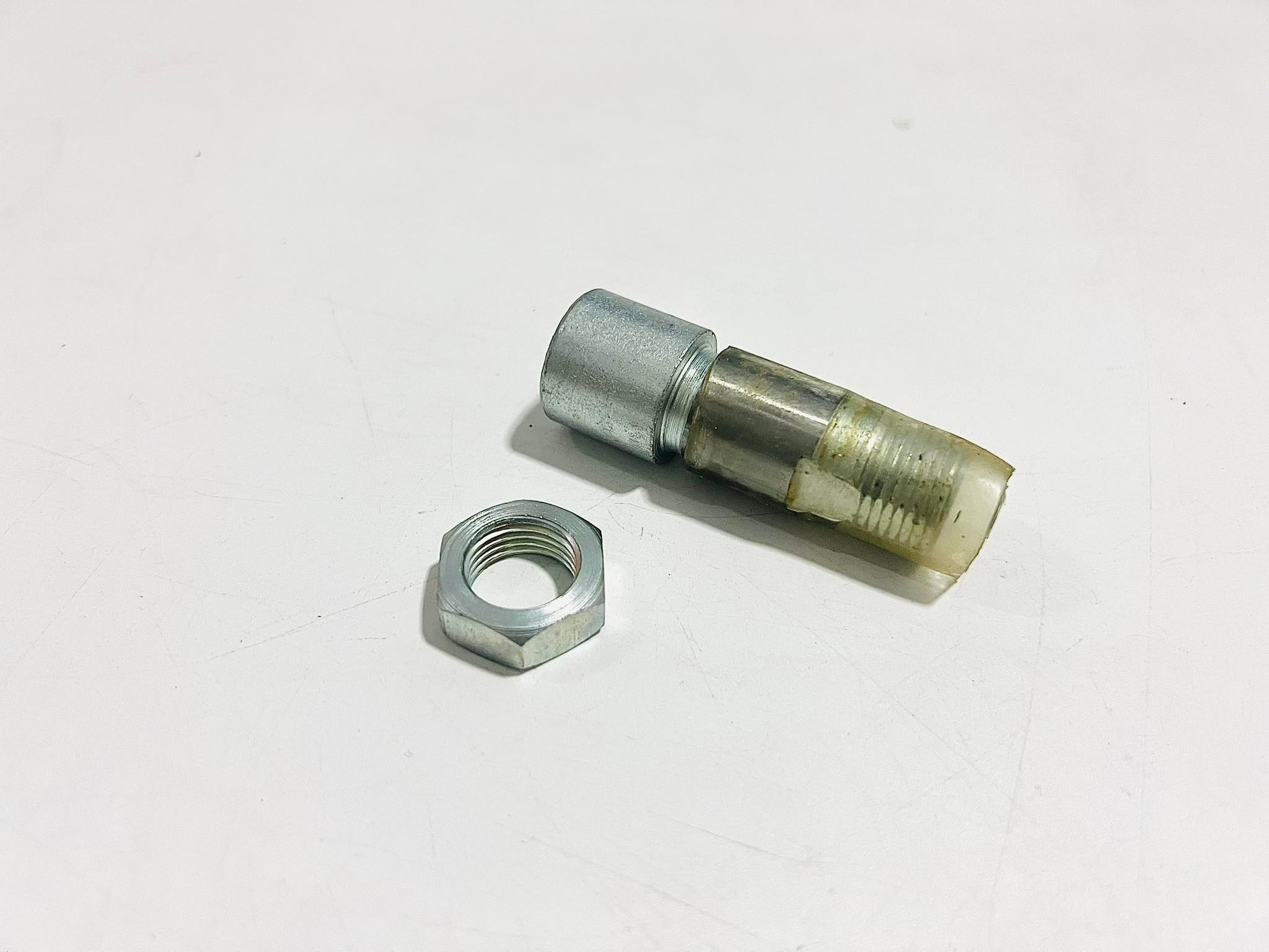 น็อต+เสื้อเพลาrc100 A100 รอ