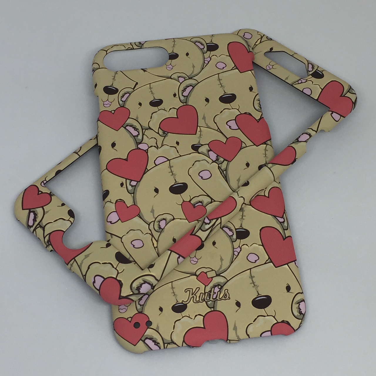 เคสคูทิส(Kutis)ไอโฟน7พลัส,8พลัส(ลายหมีหัวใจสีกากี)มาใหม่ เคสประกบหน้า-หลัง เคสเรืองแสง เคสลายวินเทจ