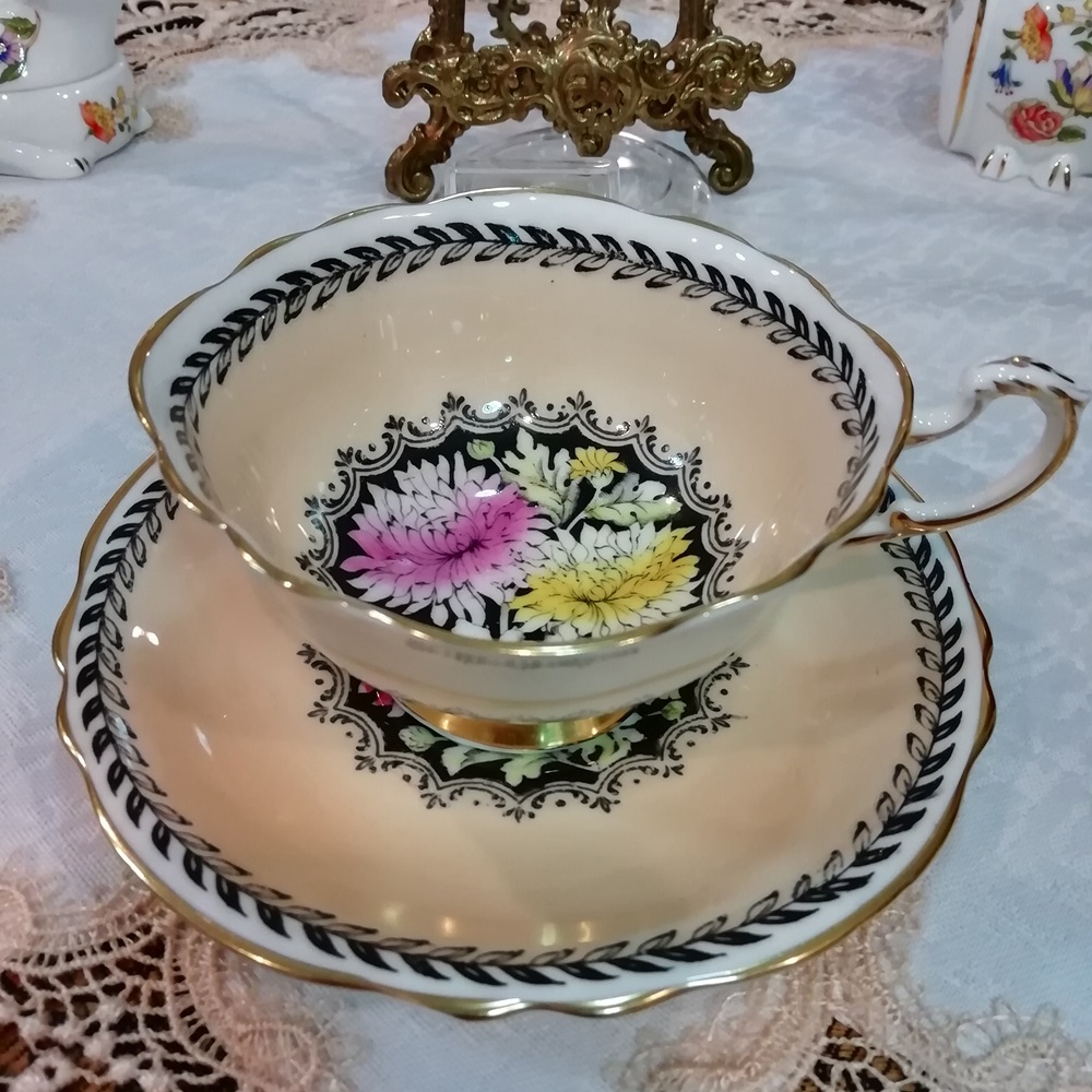 ถ้วยชา Paragon ลายดอกเยอบี ผลิตปี 1939 Bone China - Made in England