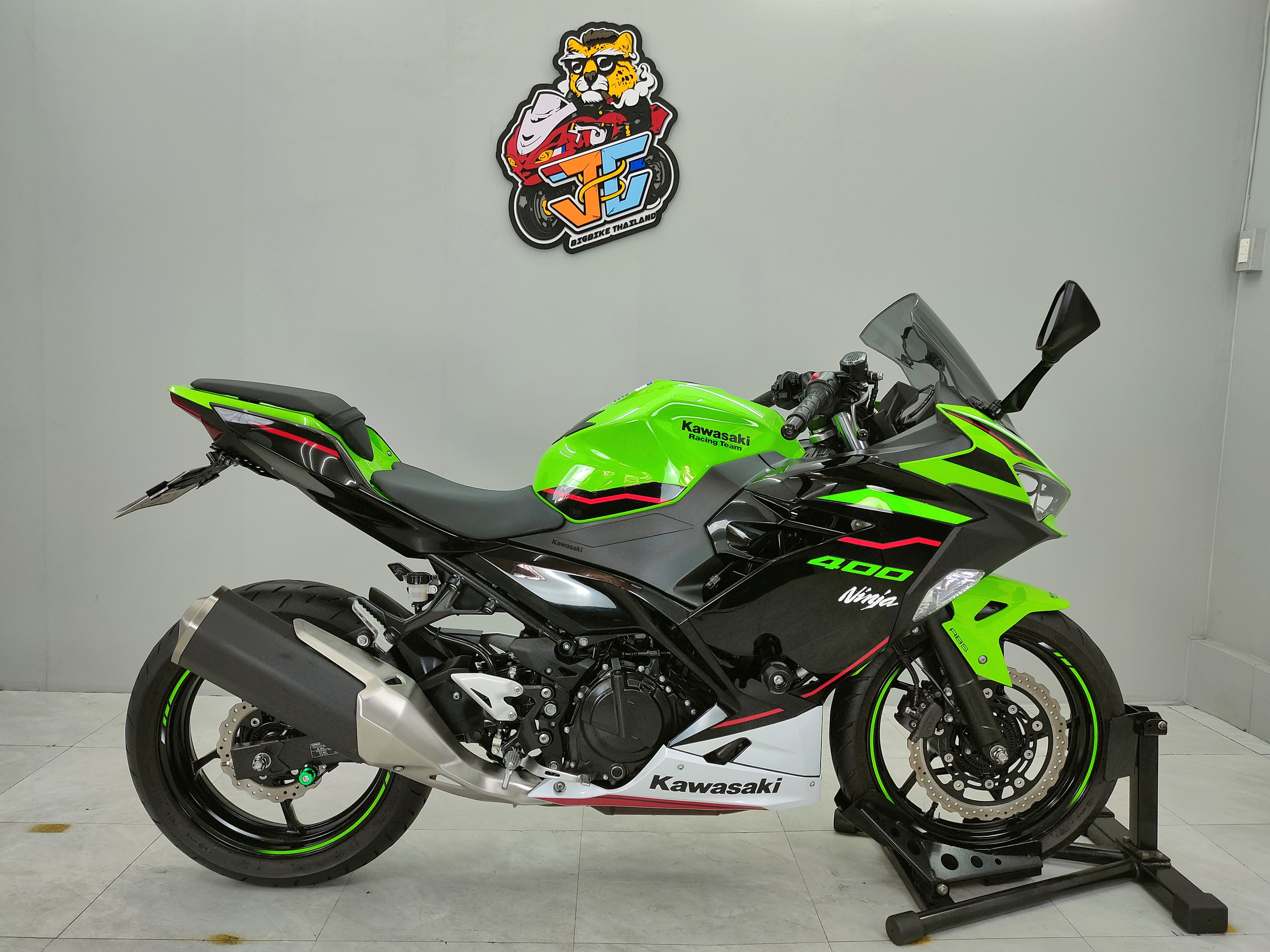 สายเขียววัยรุ่นชอบ KAWASAKI NINJA 400 KRT ปลายปี 2021 สวยใส‼️