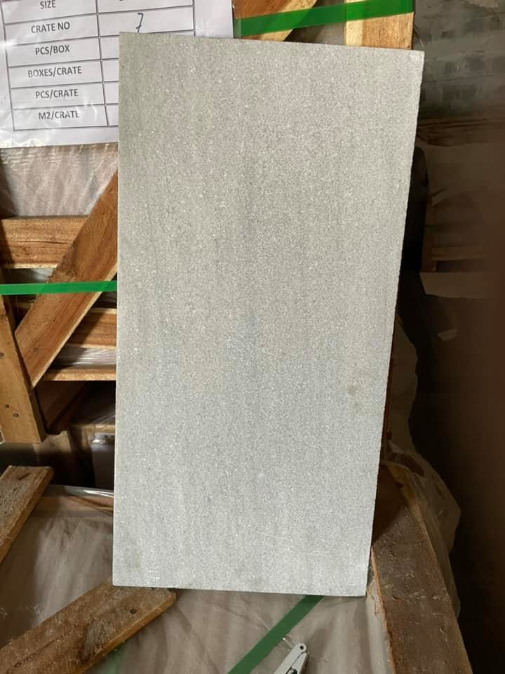 หินปูสระว่ายน้ำ Crystal Black หน้าพ่นทราย