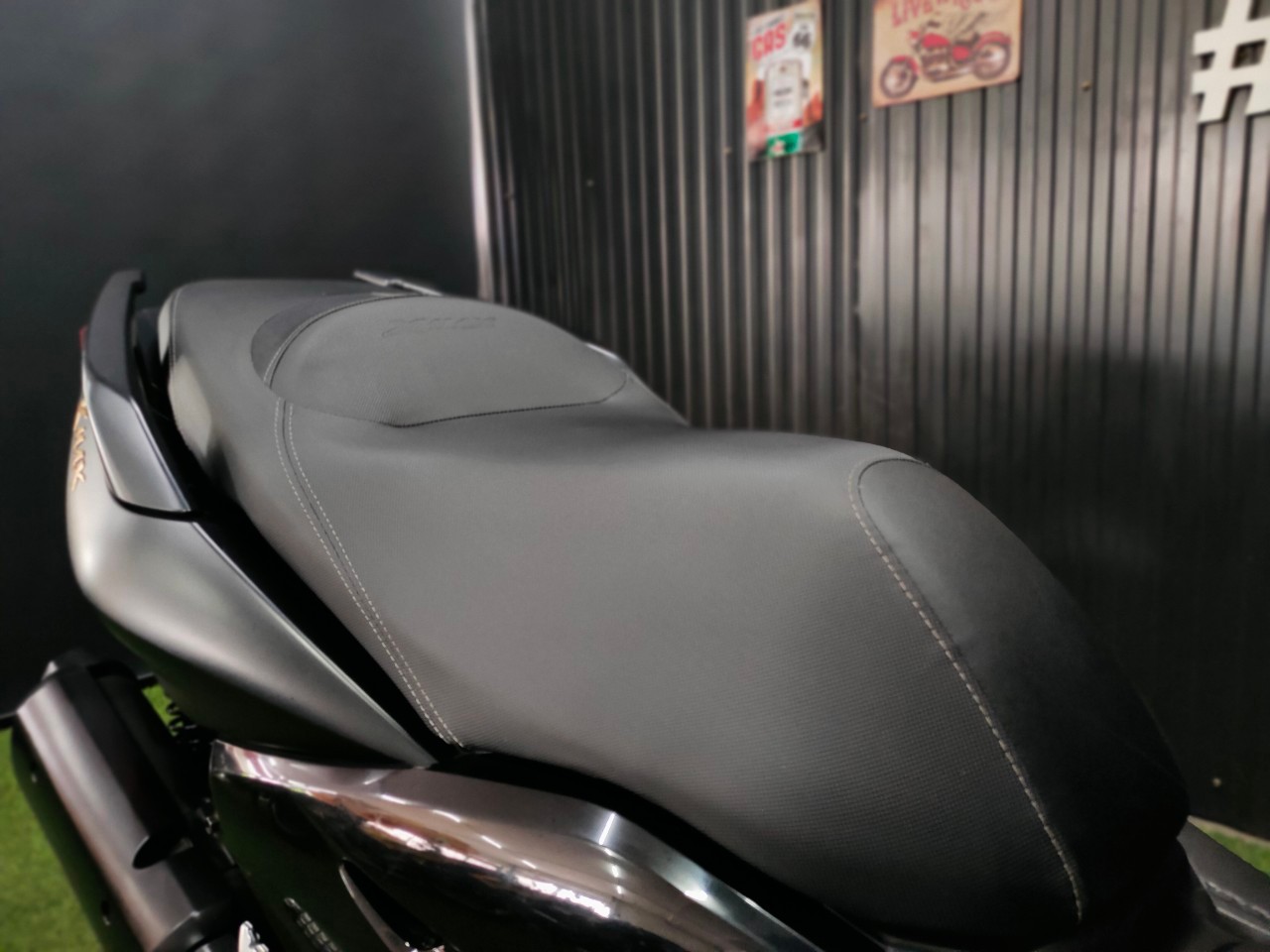 📢 มาให้จับจองกันแล้ว สกูตเตอร์ตัวแรงส์ YAMAHA XMAX300 'โลโก้ทอง' รถปลายปี2021 สวยเดิมใสไมล์แท้ไร้อุบัติเหตุ‼️