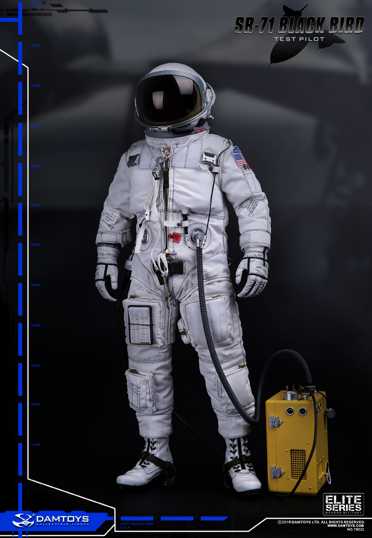 DAMTOYS No.78032 SR-71 ”BLACK BIRD” TEST PILOT