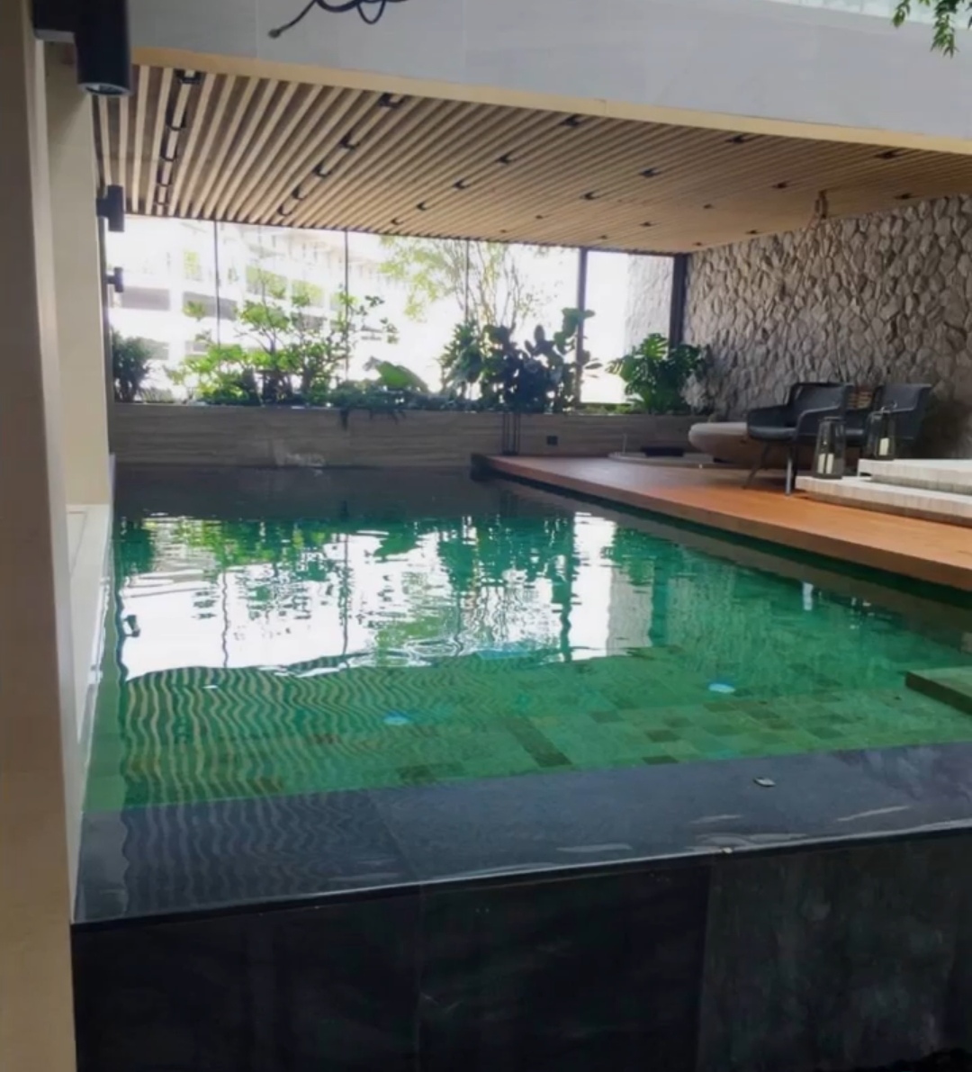 หินปูสระว่ายน้ำ กรีนซูกาบูมิ พร้อมส่ง