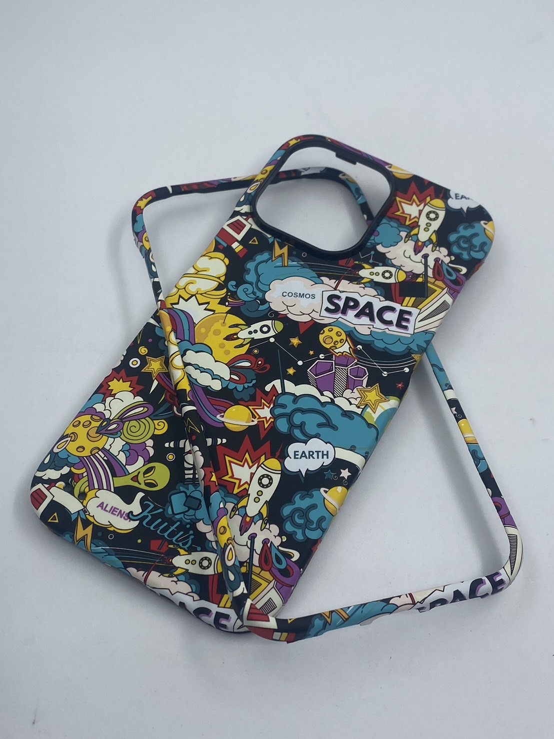 เคสคูทิส(Kutis)เคสไอโฟน14PROMAX(ลายSPACE)มาใหม่ เคสประกบหน้า-หลัง เคสเรืองแสง เคสลายวินเทจ ร้านSuperhero Klongthom