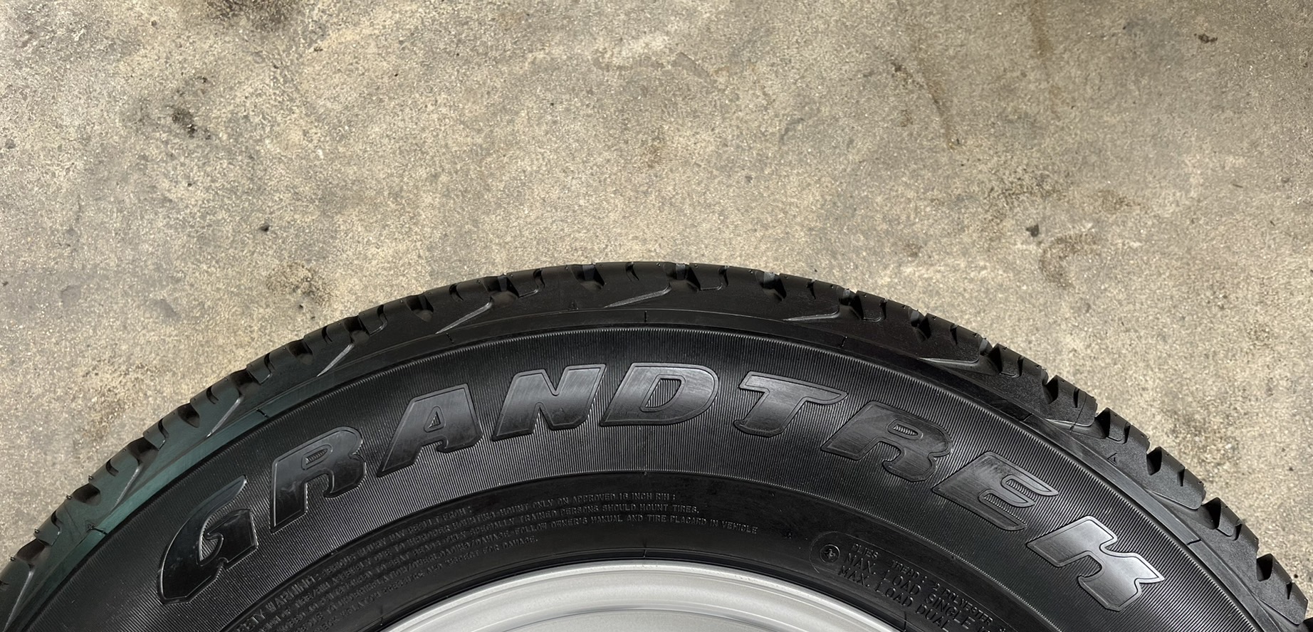 ✨ยางป้ายแดง✨205R16 Dunlop🚘เหมาะสำหรับ รถกระบะตัวเตี้ย ,รถกระบะสายบรรทุก