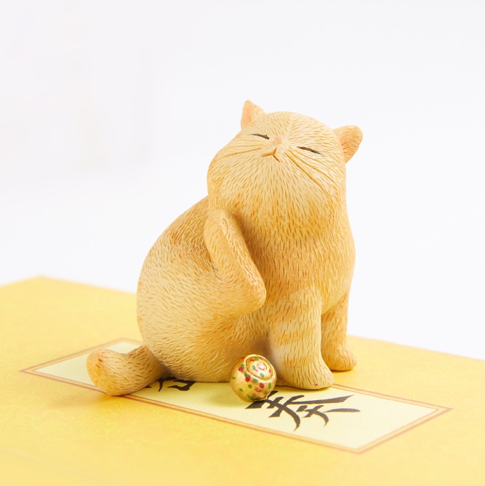 ตุ๊กตาแมวอ้วนกับคทายู่อี่นำโชค จากร้านของฝากในปักกิ่ง ประเทศจีน