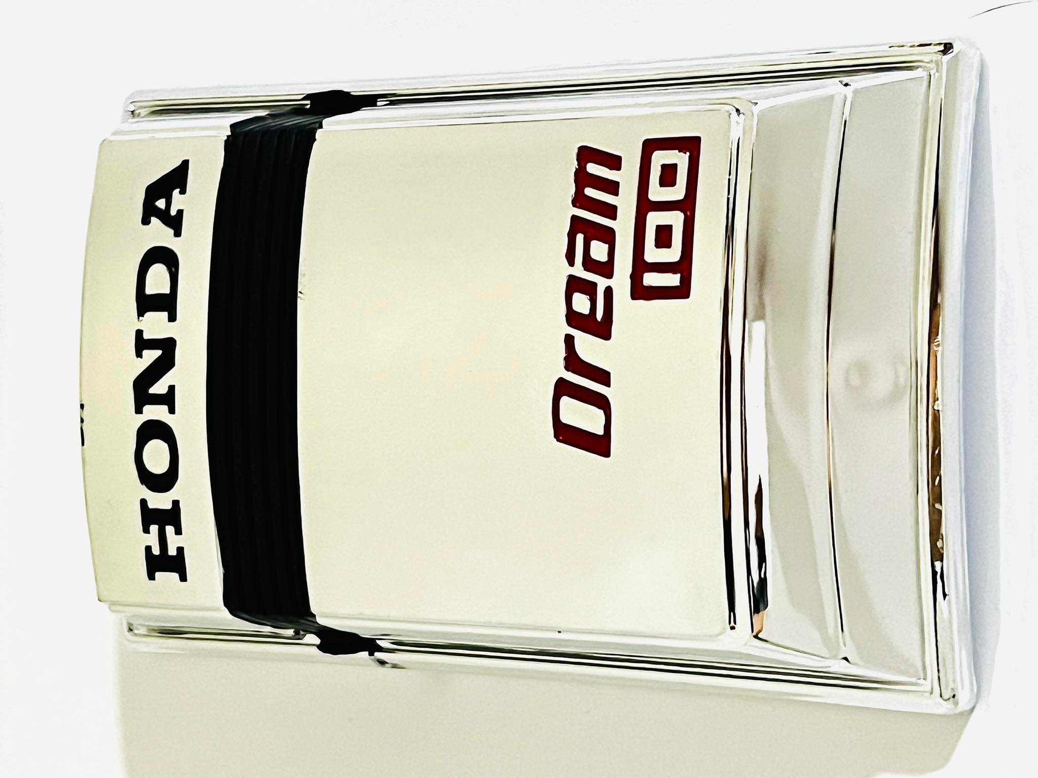 โลโก้ปิดแตรดรีมคุรุสภา พลาสติกชุบ