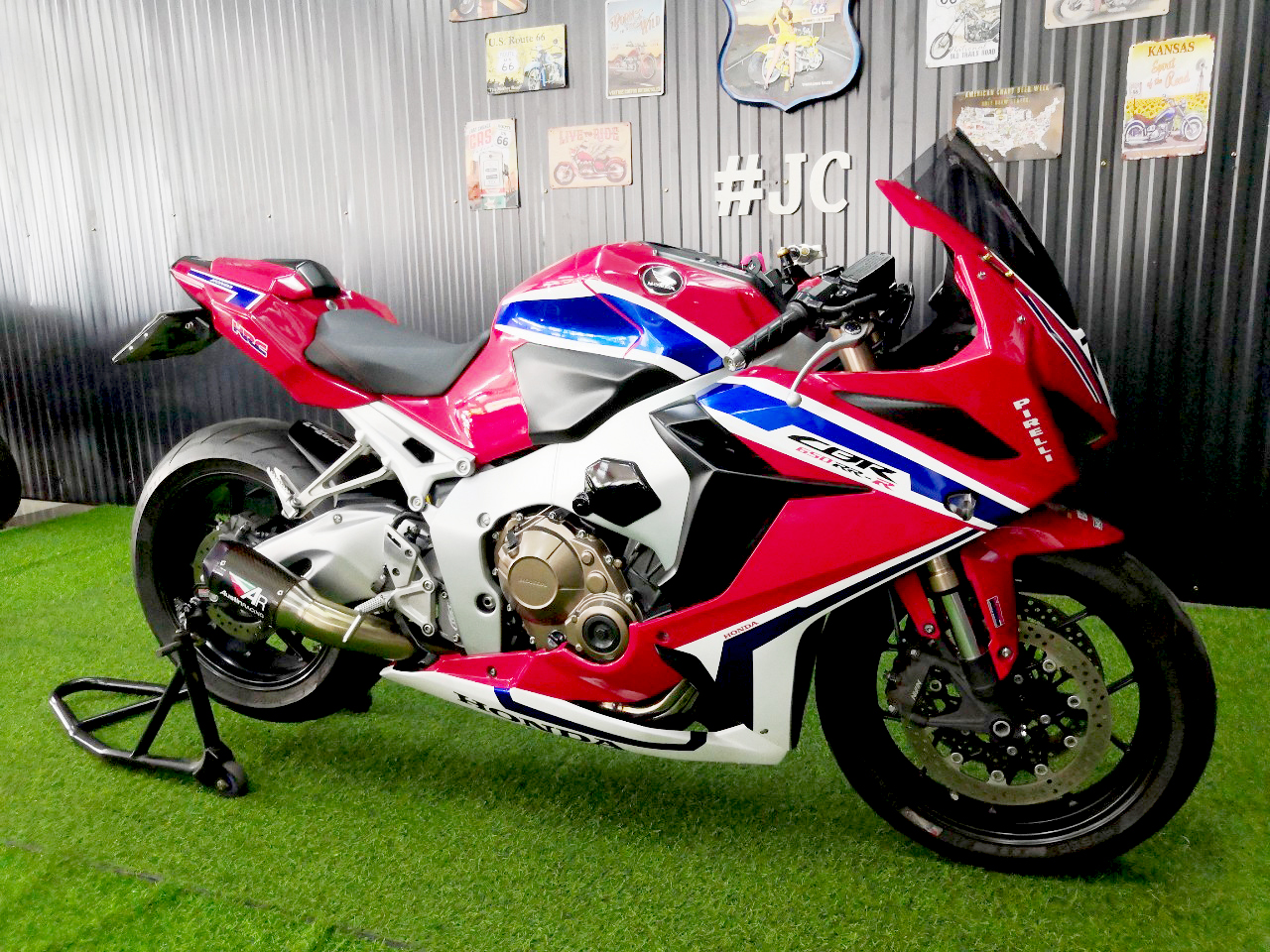 นี่มันแฝดน้อง CBR1000RR นี่หน่าา!!! 😎😎 Honda #CBR650RR SP ปี2019