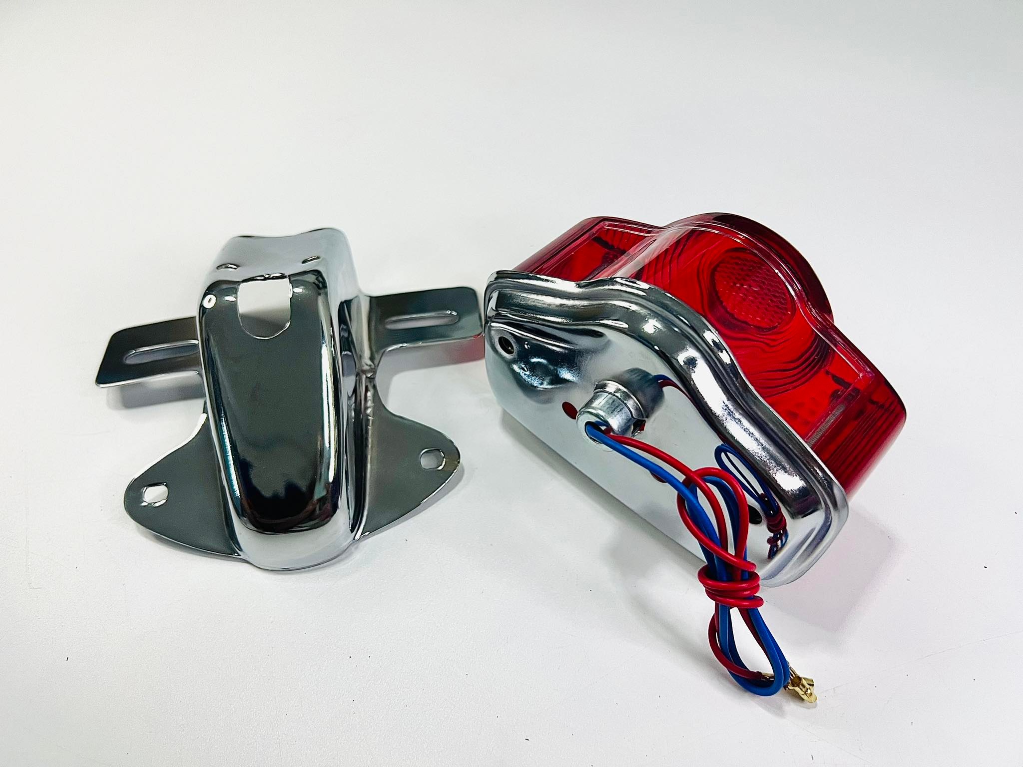 ไฟท้าย+ขายึดไฟท้าย cb100 ซีบี100 บ4-7+L30