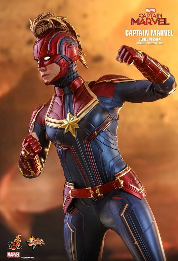 HOT TOYS MMS522 CAPTAIN MAVEL - CAPTAIN MARVEL (DELUXE VERSION)