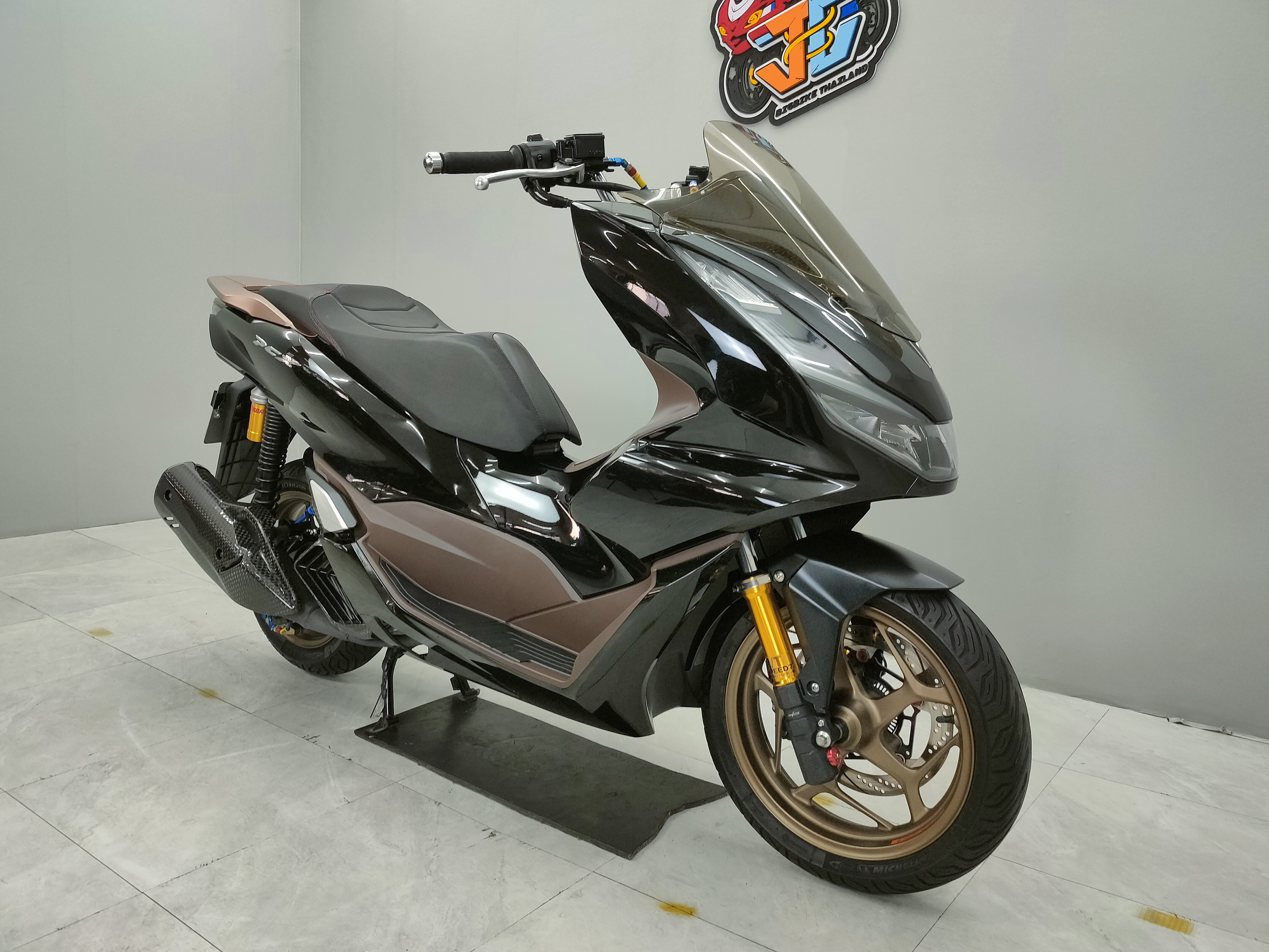 วัยรุ่นจ๋า...พี่มาแล้วจ้า 😘 HONDA PCX160 abs จดปี 2021 ไมล์ 1️⃣ พันโลแท้ + ของแต่ง3หมื่น‼️