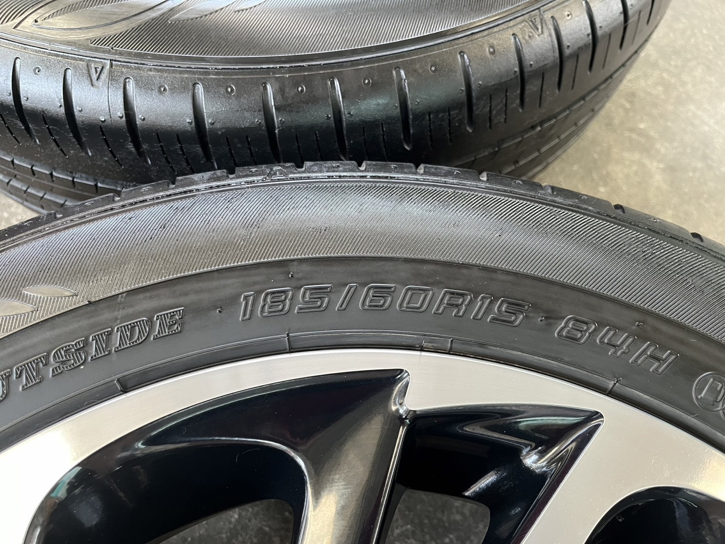 ✨ล้อแม็ก✨Toyota Yaris Ativ รุ่นใหม่ ขอบ 15 ดำหน้าเงา พร้อมยาง 185-60-15 Dunlop ปี 21