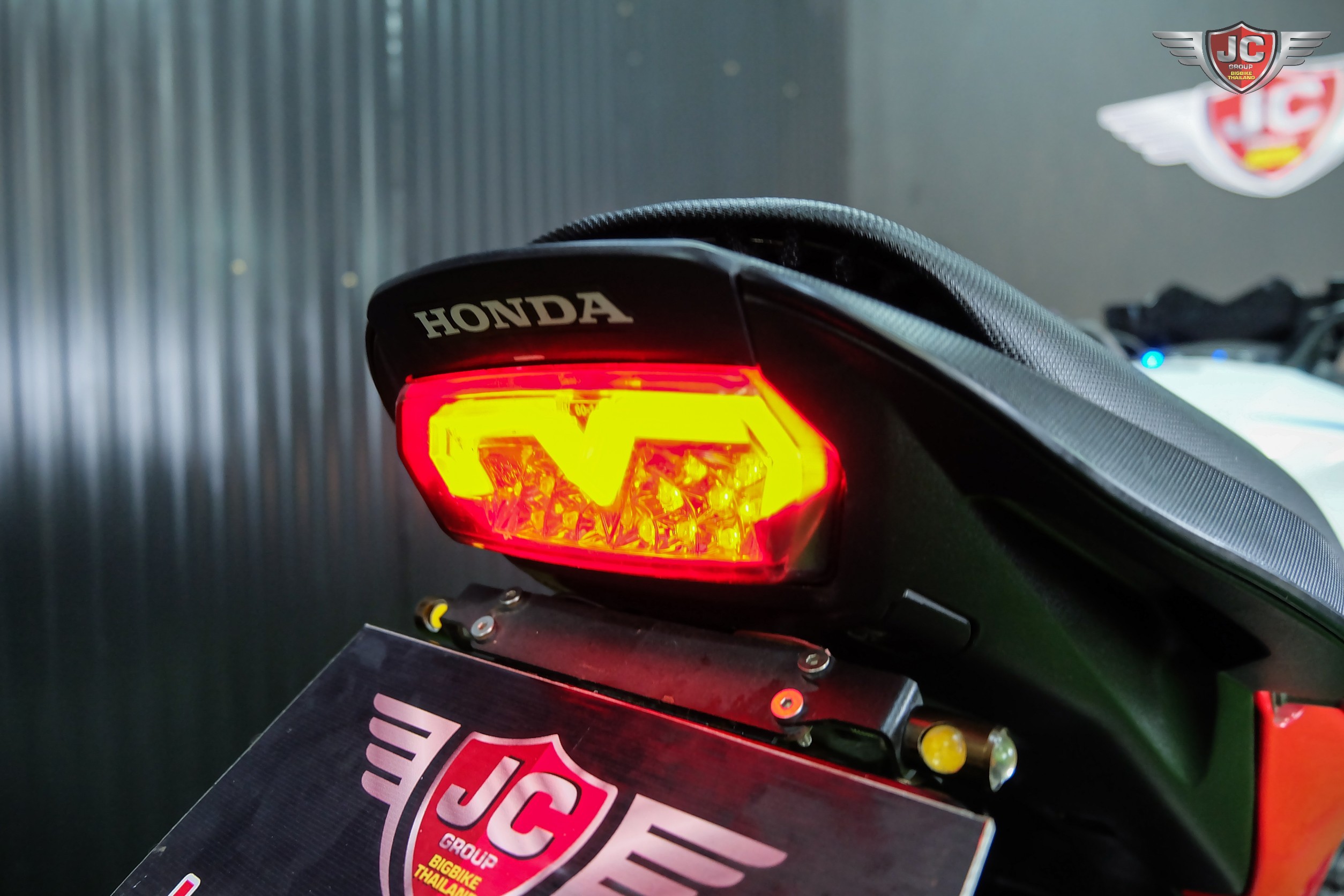 คนไทย...เอา"ไตร"ไปเลย‼️ CB650F Tri-colour ปลายปี 2015 ขี่นิ่มพร้อมใช้ยางใหม่....หาอยู่ต้องจัด 🤗
