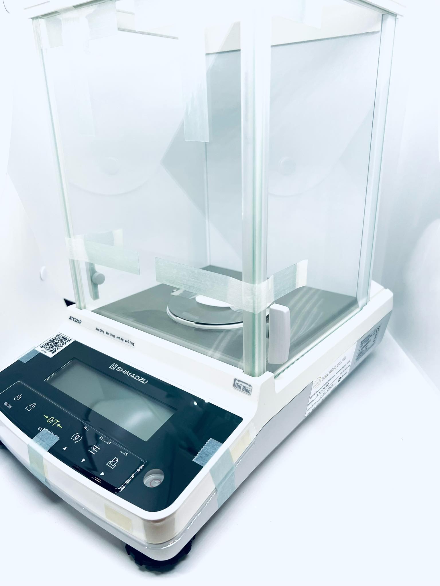 เครื่องชั่ง 4 ตำแหน่ง 220g ยี่ห้อ Shimadzu รุ่น ATX224R (Japan)