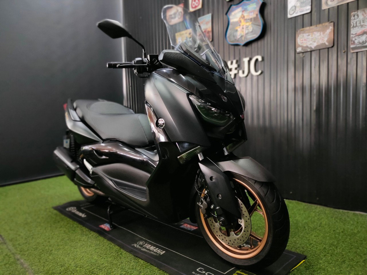 📢 มาให้จับจองกันแล้ว สกูตเตอร์ตัวแรงส์ YAMAHA XMAX300 'โลโก้ทอง' รถปลายปี2021 สวยเดิมใสไมล์แท้ไร้อุบัติเหตุ‼️