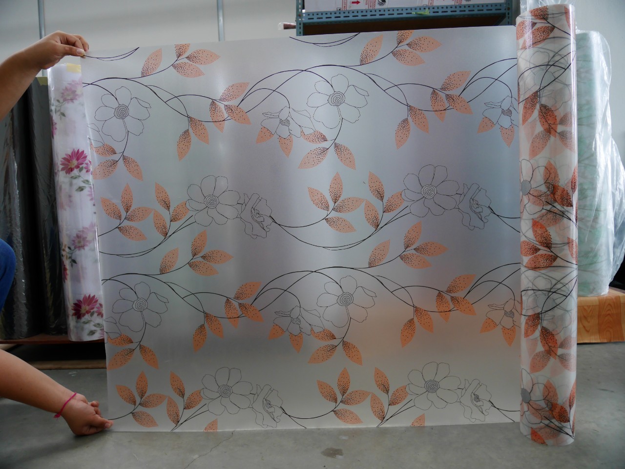 lala flim ฟิล์มติดกระจก F 15 ดอกไม้สีส้ม ชนิดมีกาว ฟิล์ม 90CM*1M