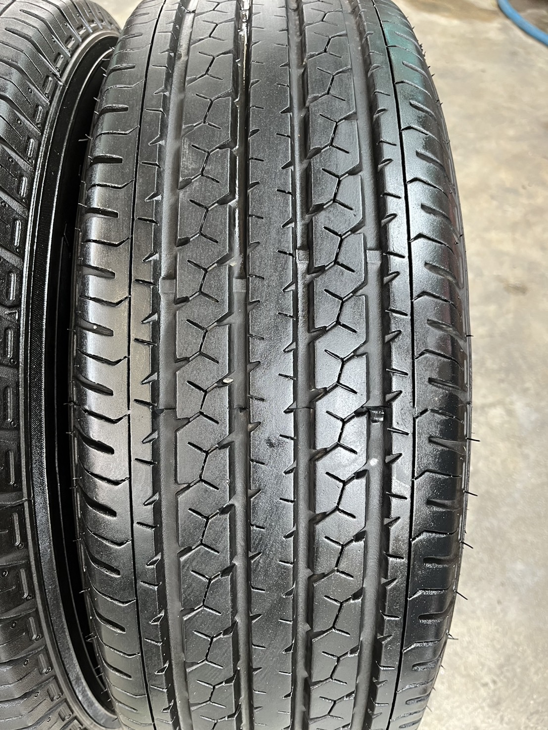 ✨ยาง✨215-70-15 Deestone🌟ปลายปี 23🌟🚘ใส่กับ รถกระบะตัวเตี้ย ได้ทุกรุ่น