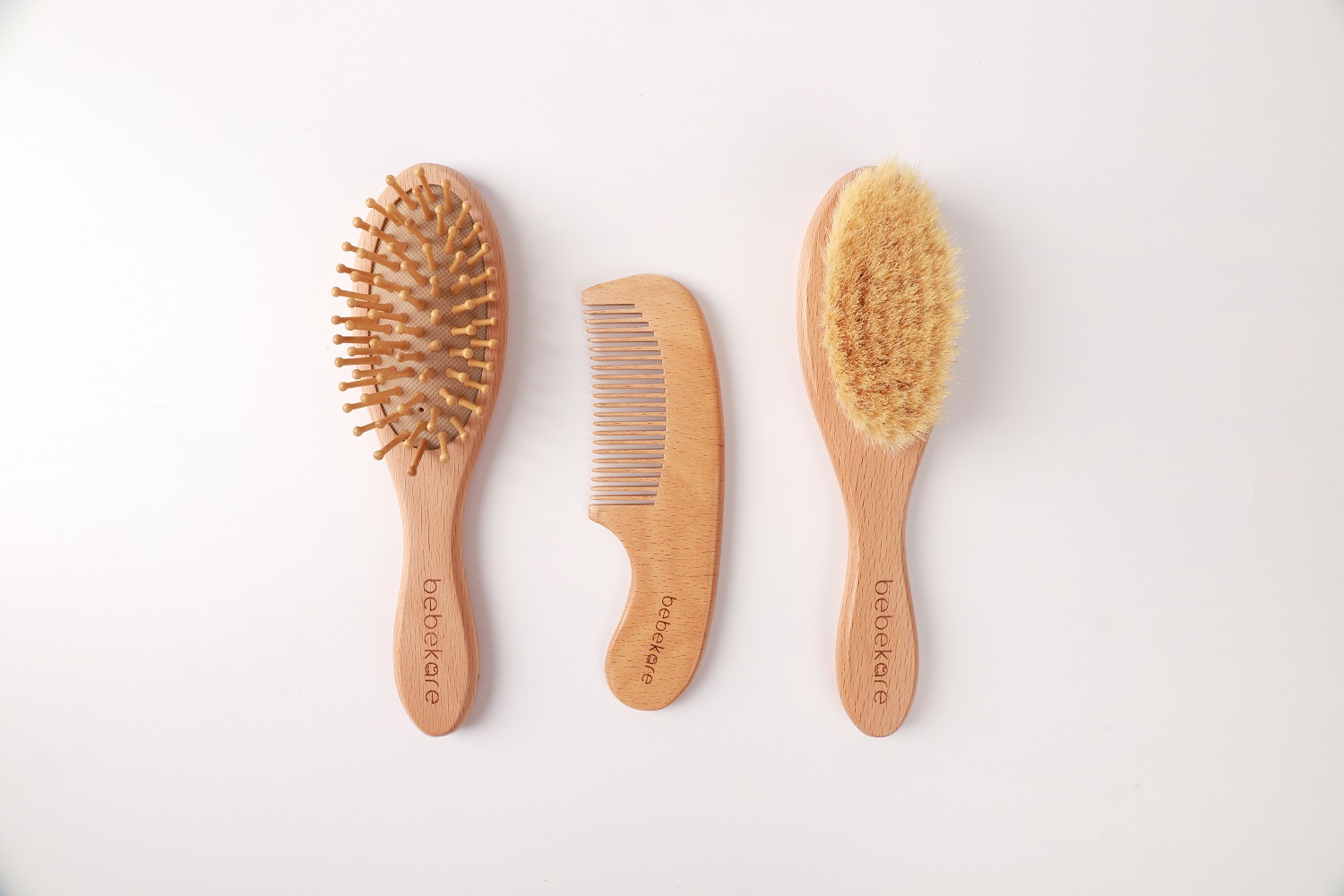 BEBEKARE Groom Deluxe baby Spa เซทเเปรงผมขนเเพะเเท้ 100% มาพร้อมเเปรง หวี เเปรงซิลิโคนสำหรับกำจัดไขมันบนศรีษะของลูกน้อย สำหรับอายุแรกเกิดขึ้นไป