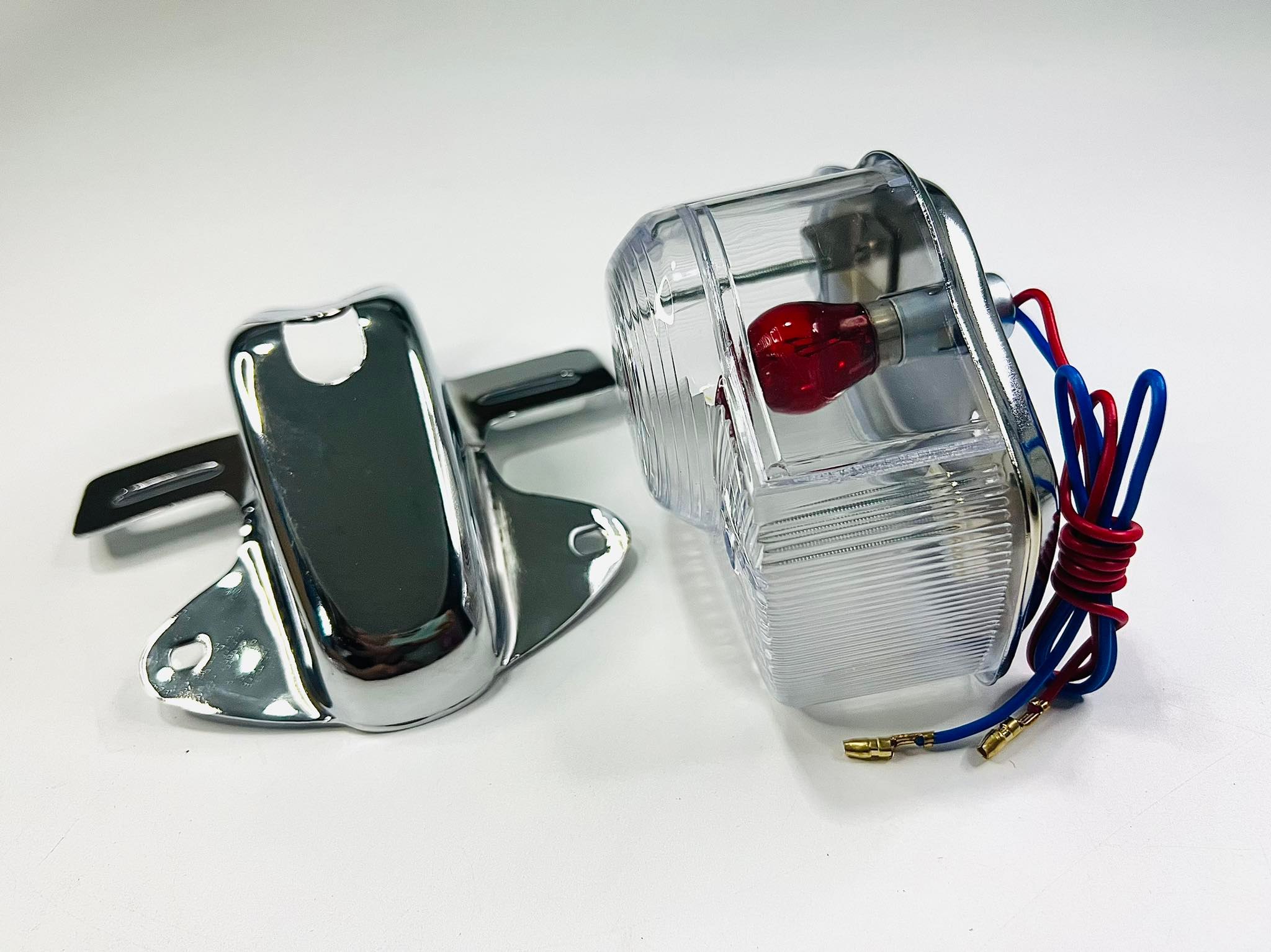 ไฟท้าย+ขายึดไฟท้าย cb100 ซีบี100 ใส