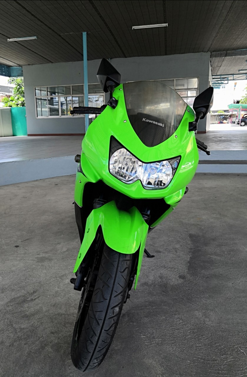 NINJA-250 รถบ้านแท้มือเดียว เครื่องดี สีเดิมทั้งคัน มีแต่งบ้างเล็กน้อย เท่ห์เร้าใจ
