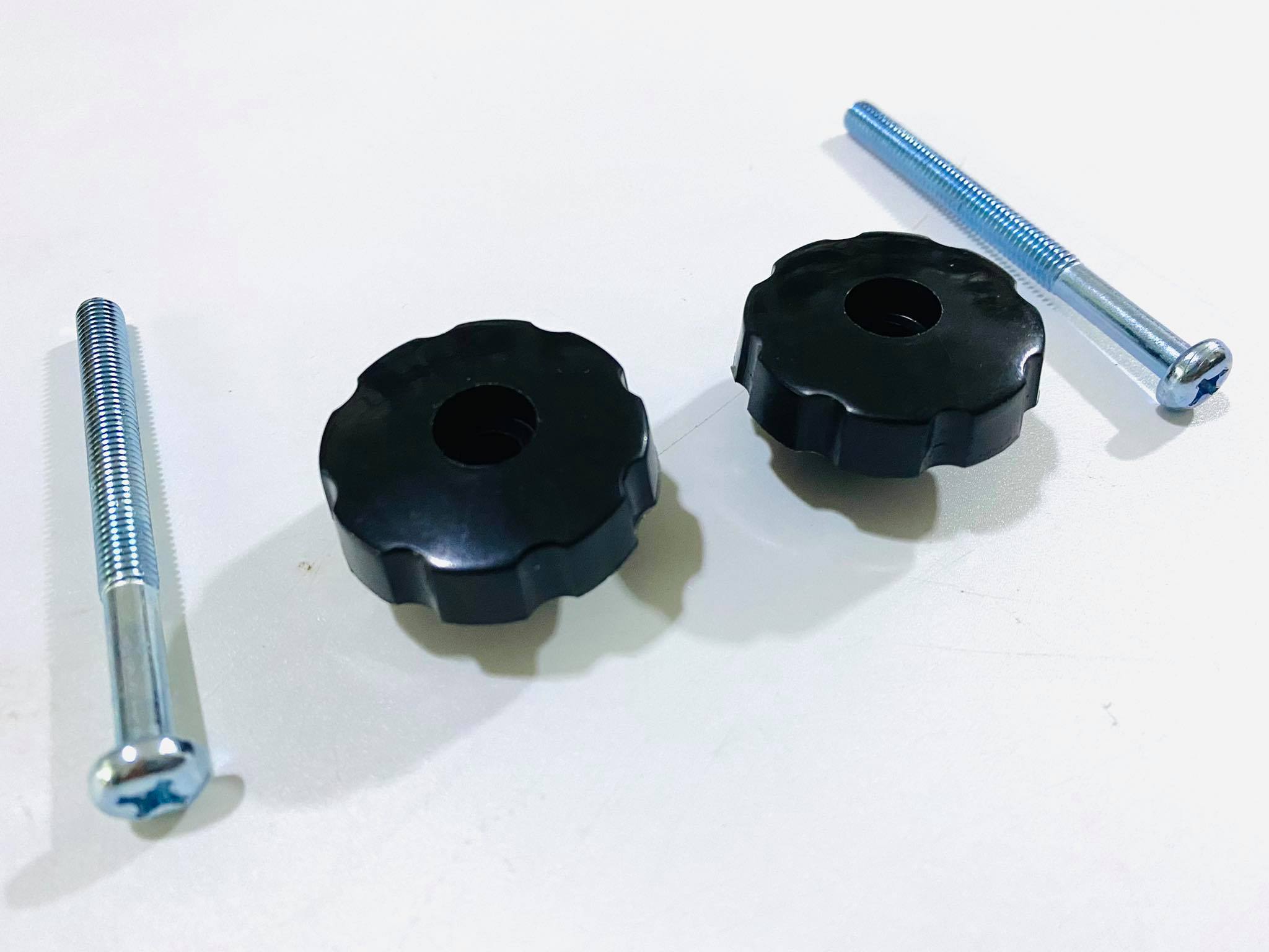 น๊อตฝากระเป๋าy80m 1 คู่ L15