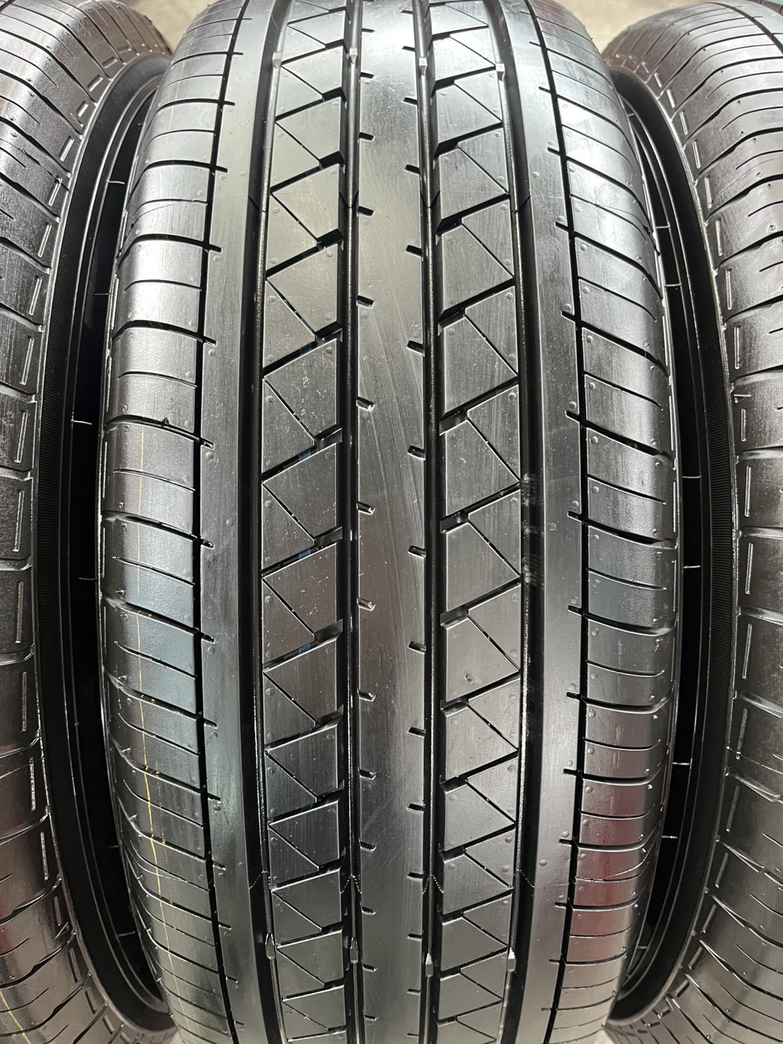 ✨ยางป้ายแดง✨235-65-16 Yokohama💥ปี 25💥🚘ใส่กับ รถตู้ ,รถกระบะตัวเตี้ย ได้เลย