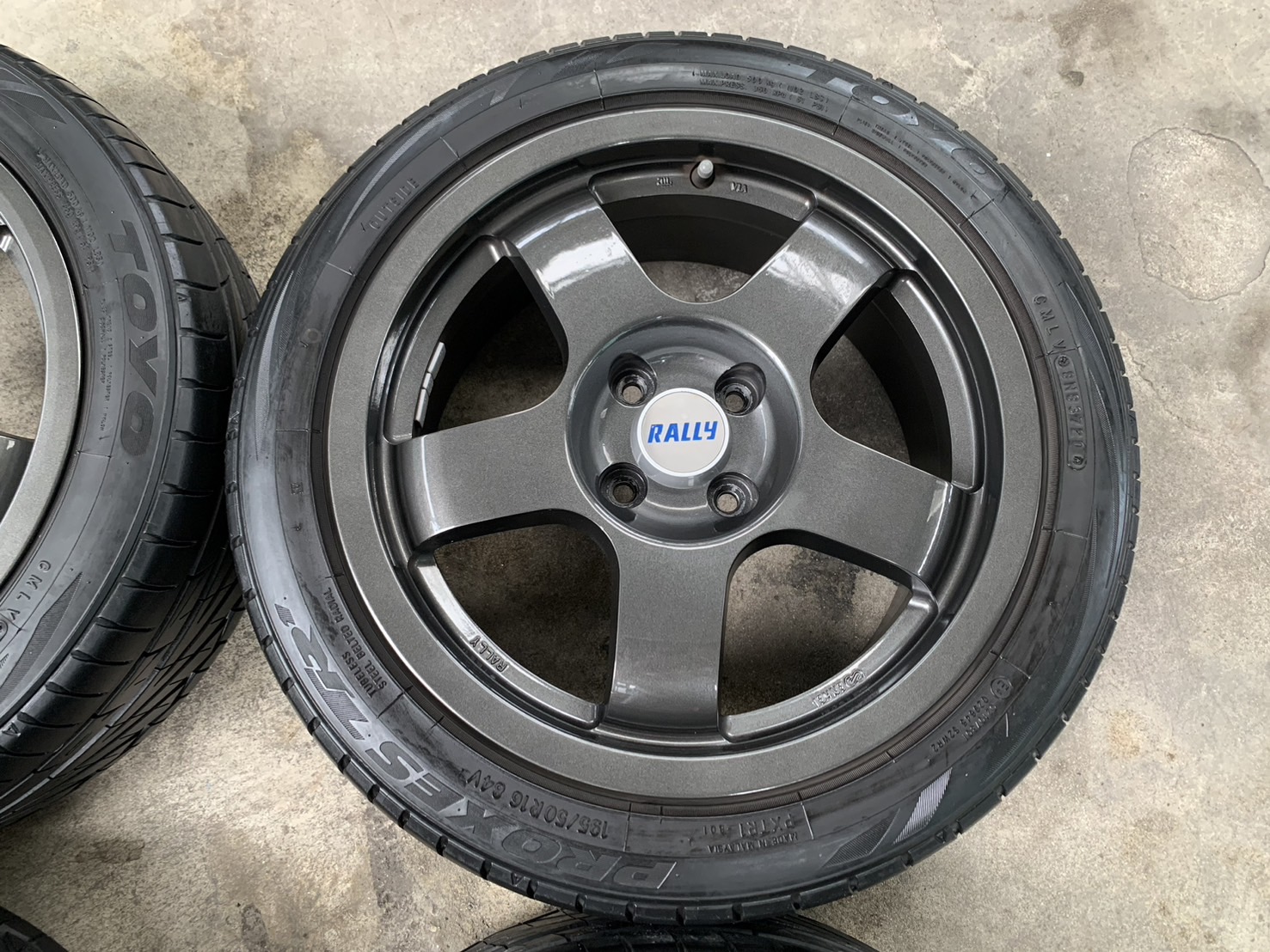 ✨ล้อแม็กแต่ง✨4รู100✨RALLY (งาน ENKEI) ขอบ 16 สีเทากัน พร้อมยาง 195-50-16 TOYO ปลายปี 20