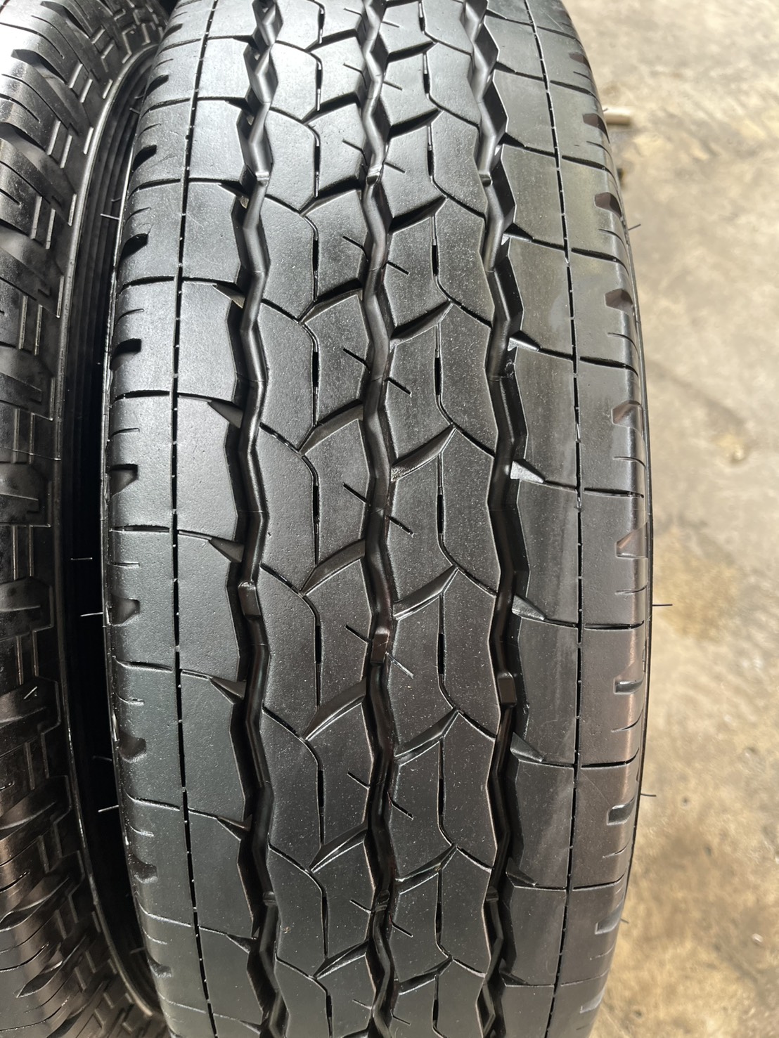 ✨ยาง✨195R14 Bridgestone♨️ปี 24♨️🚘เหมาะสำหรับ รถกระบะบรรทุกตัวเตี้ย