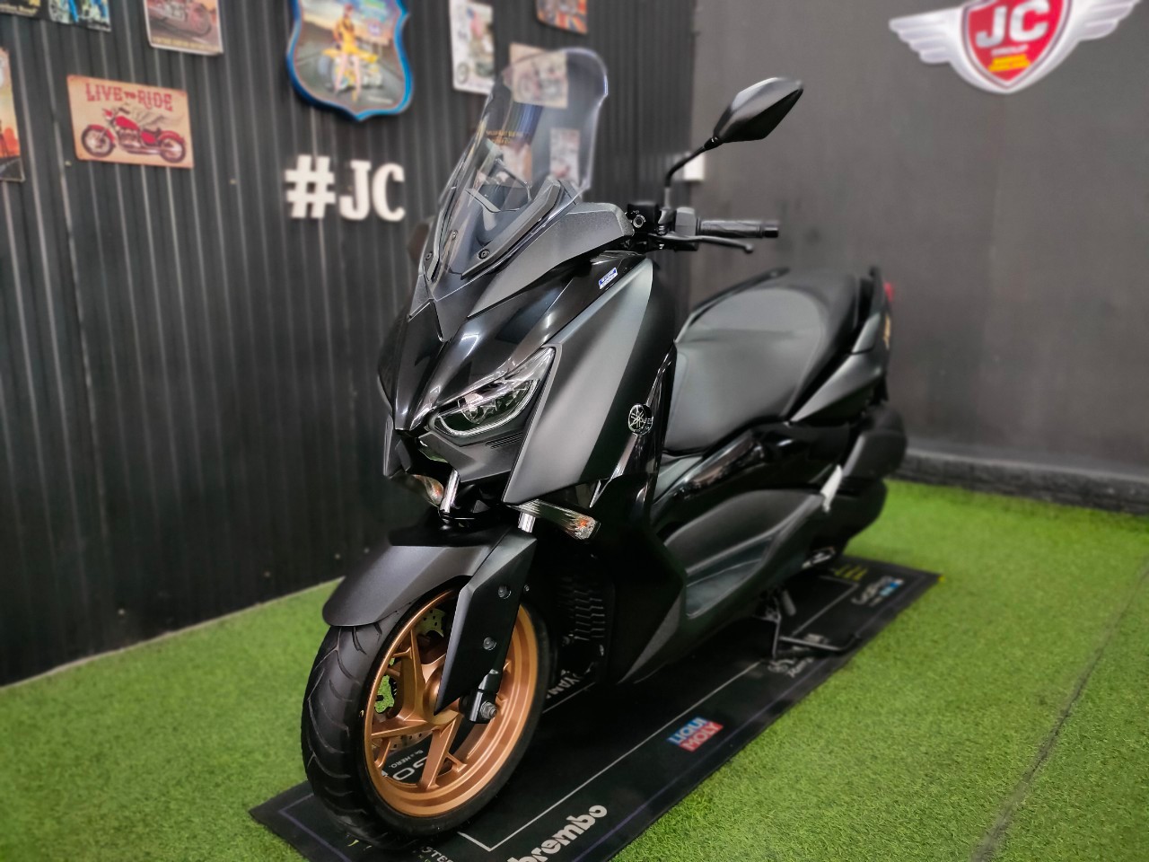 📢 มาให้จับจองกันแล้ว สกูตเตอร์ตัวแรงส์ YAMAHA XMAX300 'โลโก้ทอง' รถปลายปี2021 สวยเดิมใสไมล์แท้ไร้อุบัติเหตุ‼️
