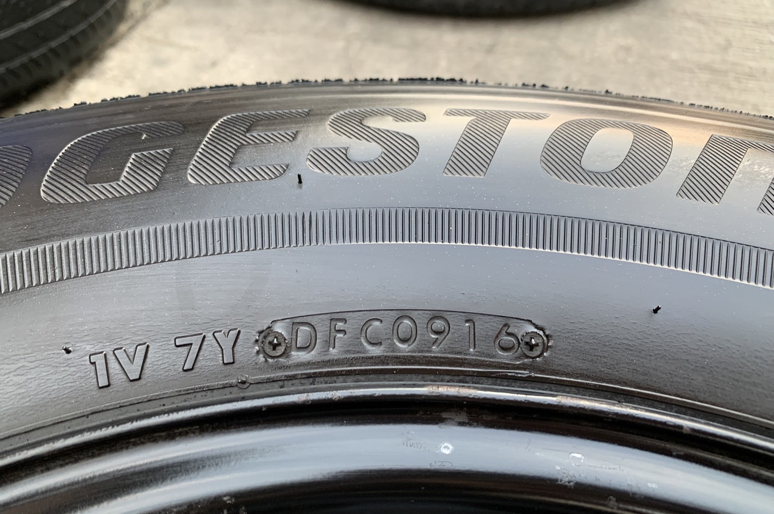 ✨ล้ออะไหล่✨6รู139 ขอบ 17 สีดำ แถมยาง 265-65-17 Bridgestone ปี 16