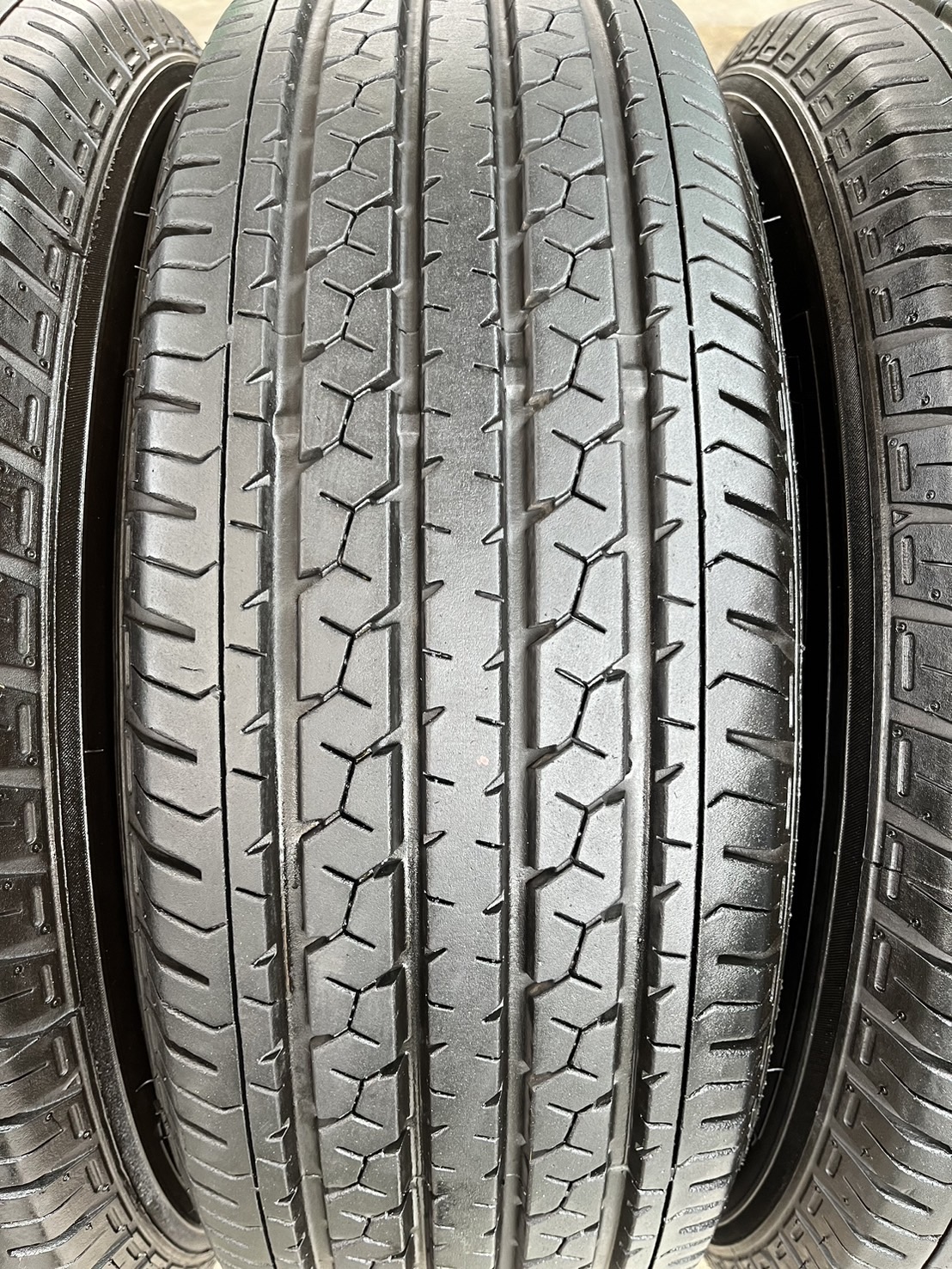 ✨ยาง✨215-70-15 Deestone🌟ปลายปี 23🌟🚘ใส่กับ รถกระบะตัวเตี้ย ได้ทุกรุ่น