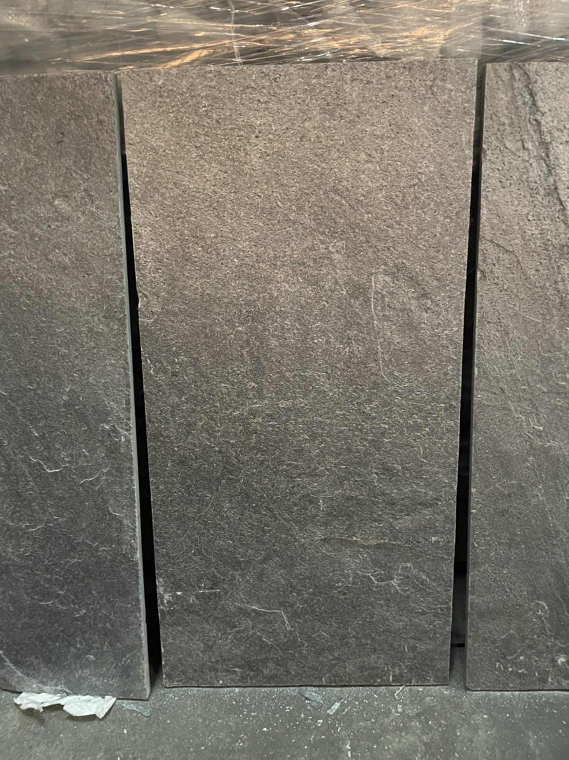 หินแผ่นสีเทา ขนาด 30x60 ซิลเวอร์เกรย หน้าธรรมชาติ