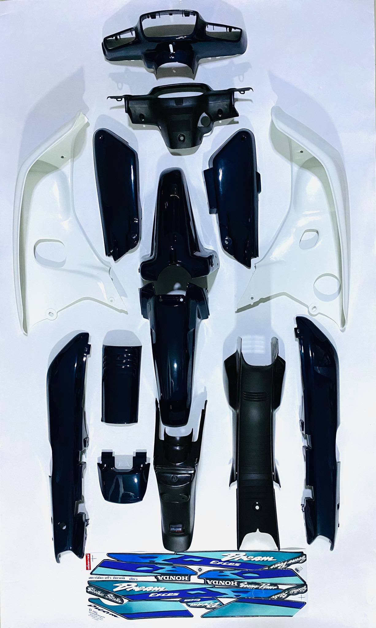 ชุดสีดรีมc100nสีแดง/สีดำ/เขียวเข้ม/มังคุด/น้ำเงินเงา รุ่นบังลมขาว พร้อมสติ๊กเกอร์