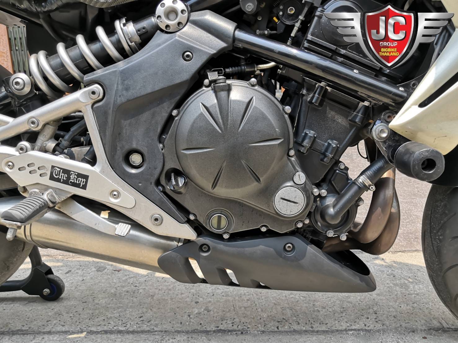 ER6N (ABS)---จดทะเบียนปี 2011 ✨650 ราคา 300 เครื่องเดิมๆ ชุดสีตามภาพ