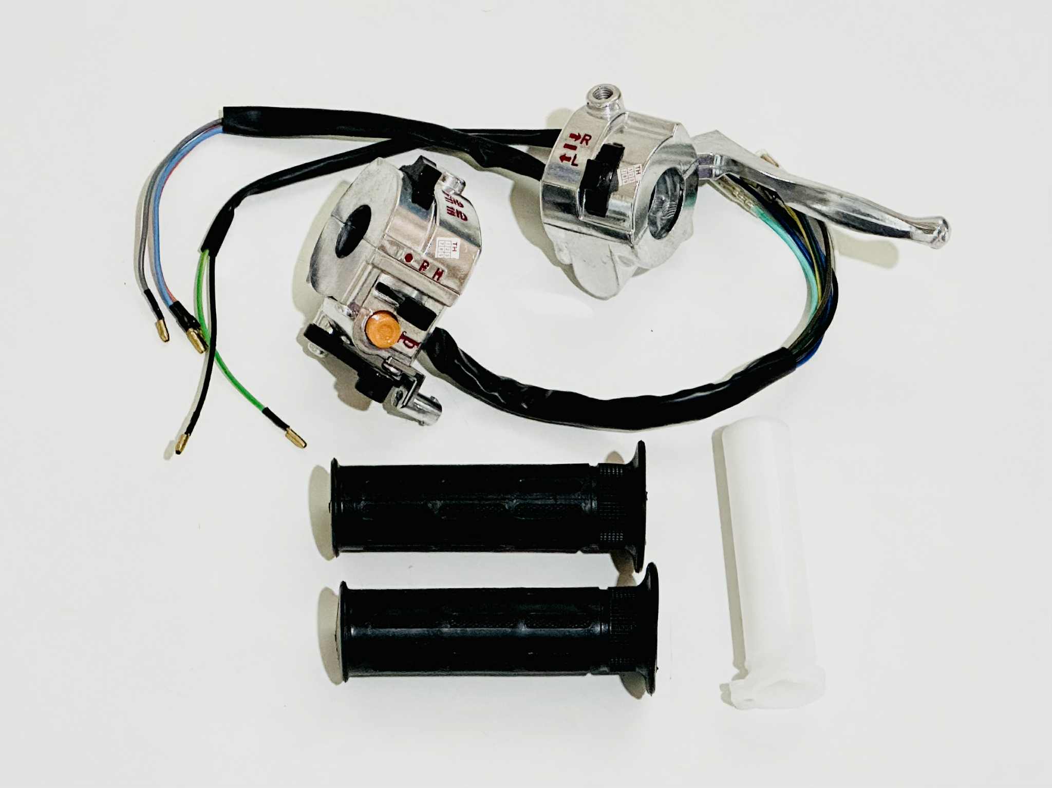 สวิทแฮนด์ c700 รุ่น super ไฟเหลี่ยม ครบชุด สตาร์ทเท้า LAO A34