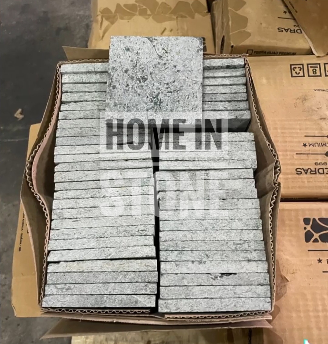 หินปูสระว่ายน้ำ Green Sukabumi 10x10