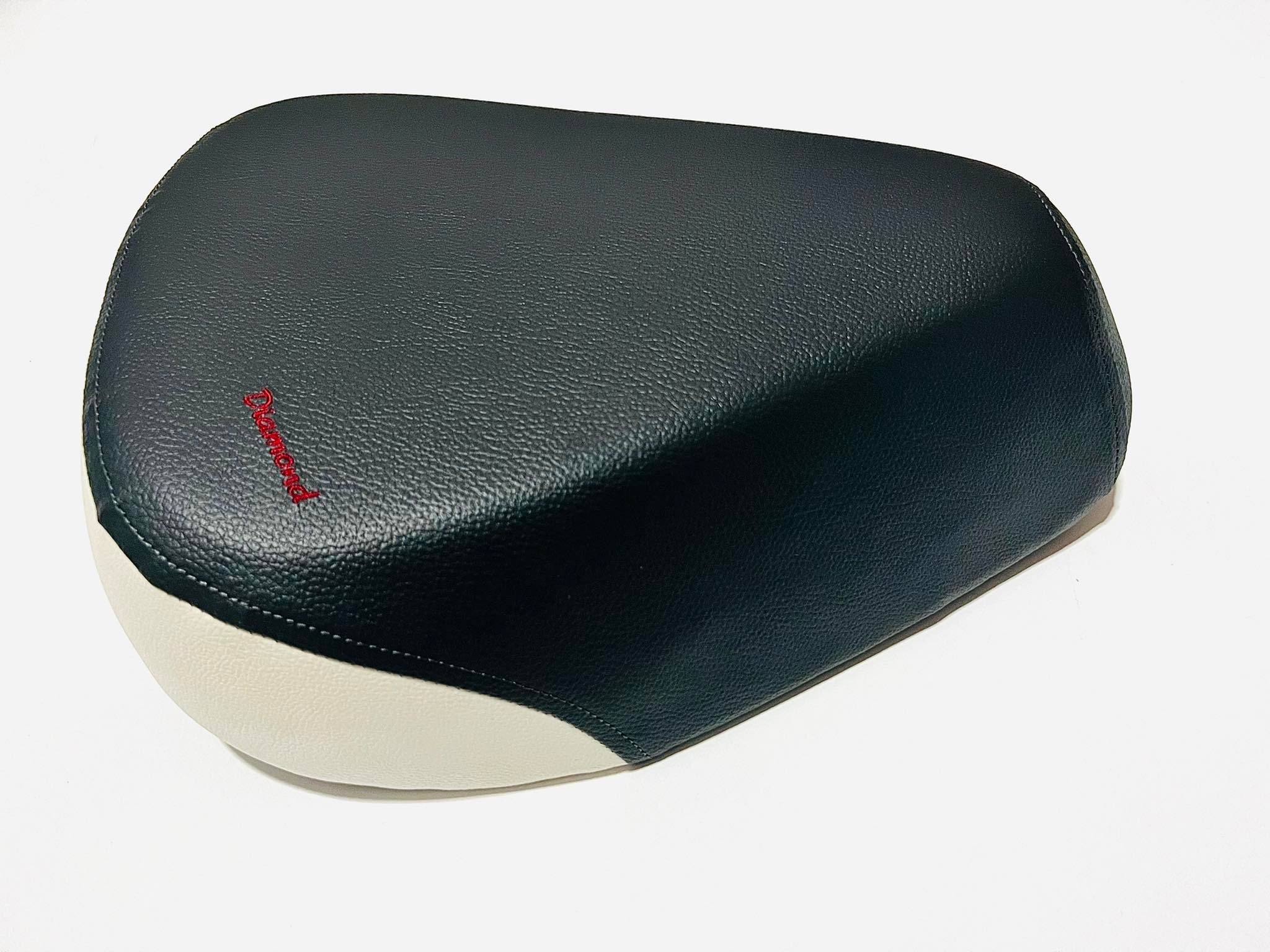 เบาะดรีมซูปเปอร์คลับ 2018 หน้า+หลัง 2 ท่อน รุ่นไฟกลม สีดำขาว นบ.