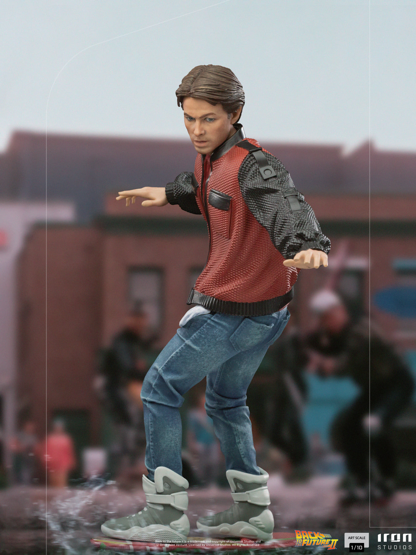 Iron Studios Art Scale 1/10 Back to the Future - McFly on Hoverboard
